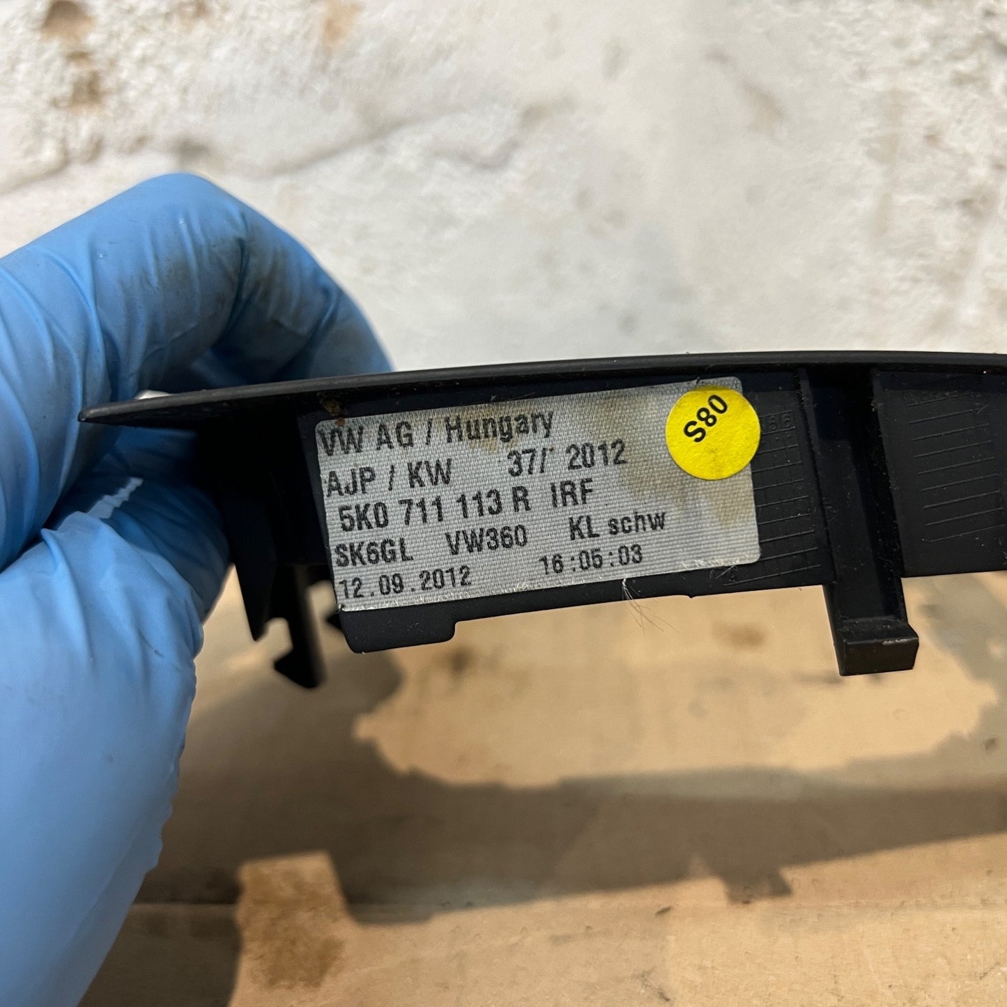 VOLKSWAGEN Gear Knob And Gaiter Surround 5K0711113G