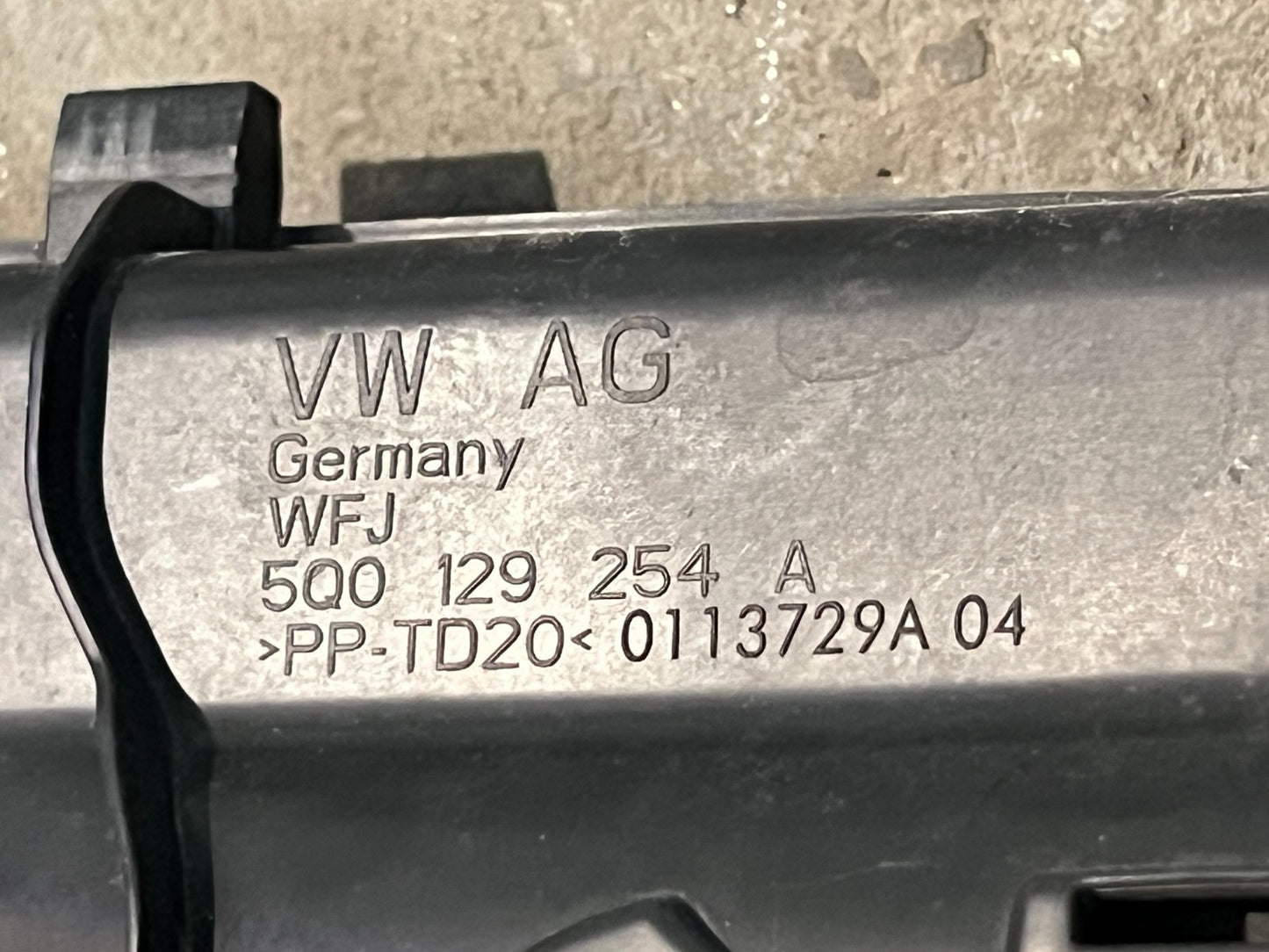 VW AUDI SEAT SKODA Front Engine Air Intake Duct 5Q0129254A Used - Fits 2013-2020