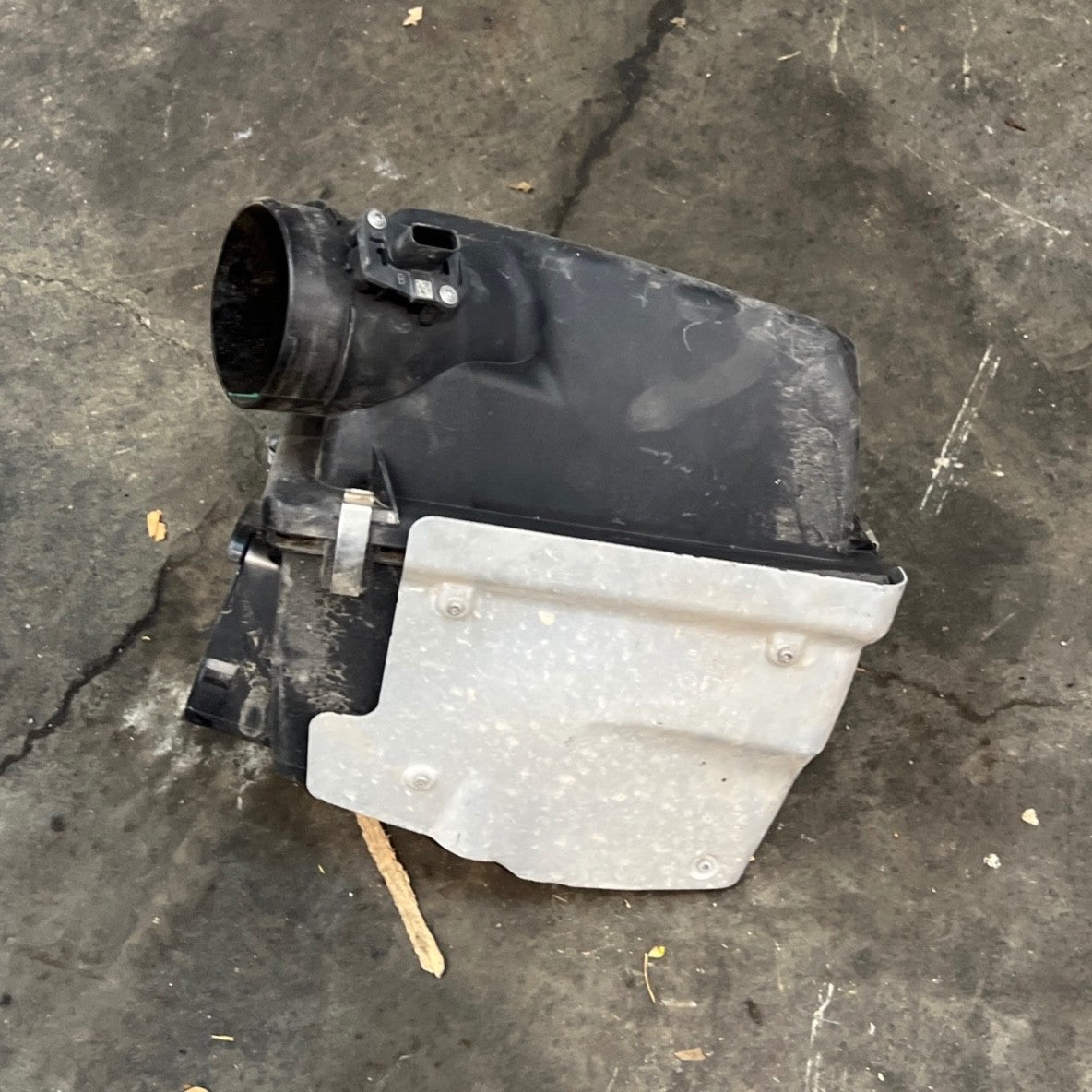 BMW M140i M240i 340i 440i B58 Air Filter Box Intake Muffler 8601678