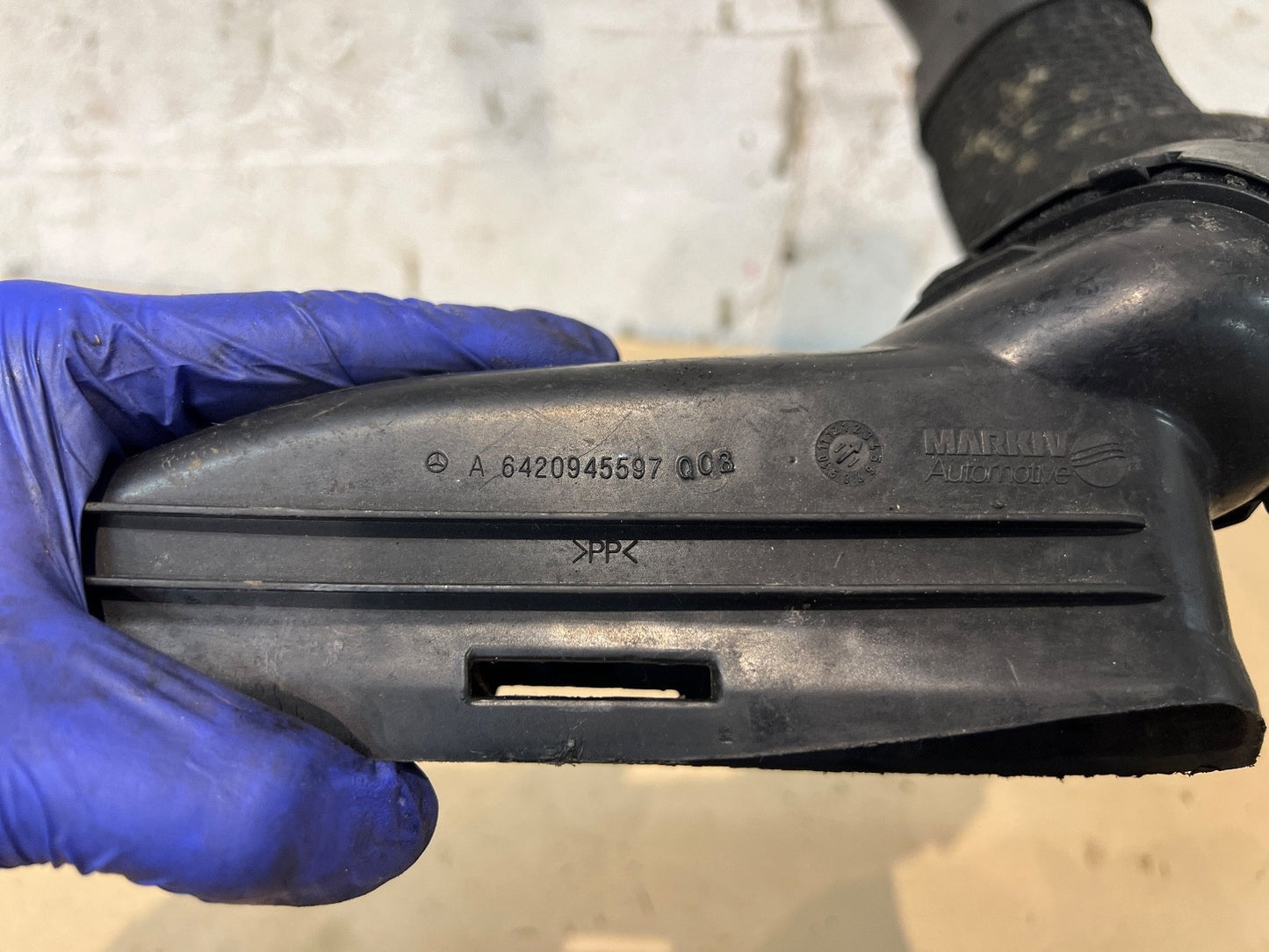 2008-2014 Mercedes W204 Turbocharger Air Intake Pipe Hose Tube Line A6420945597