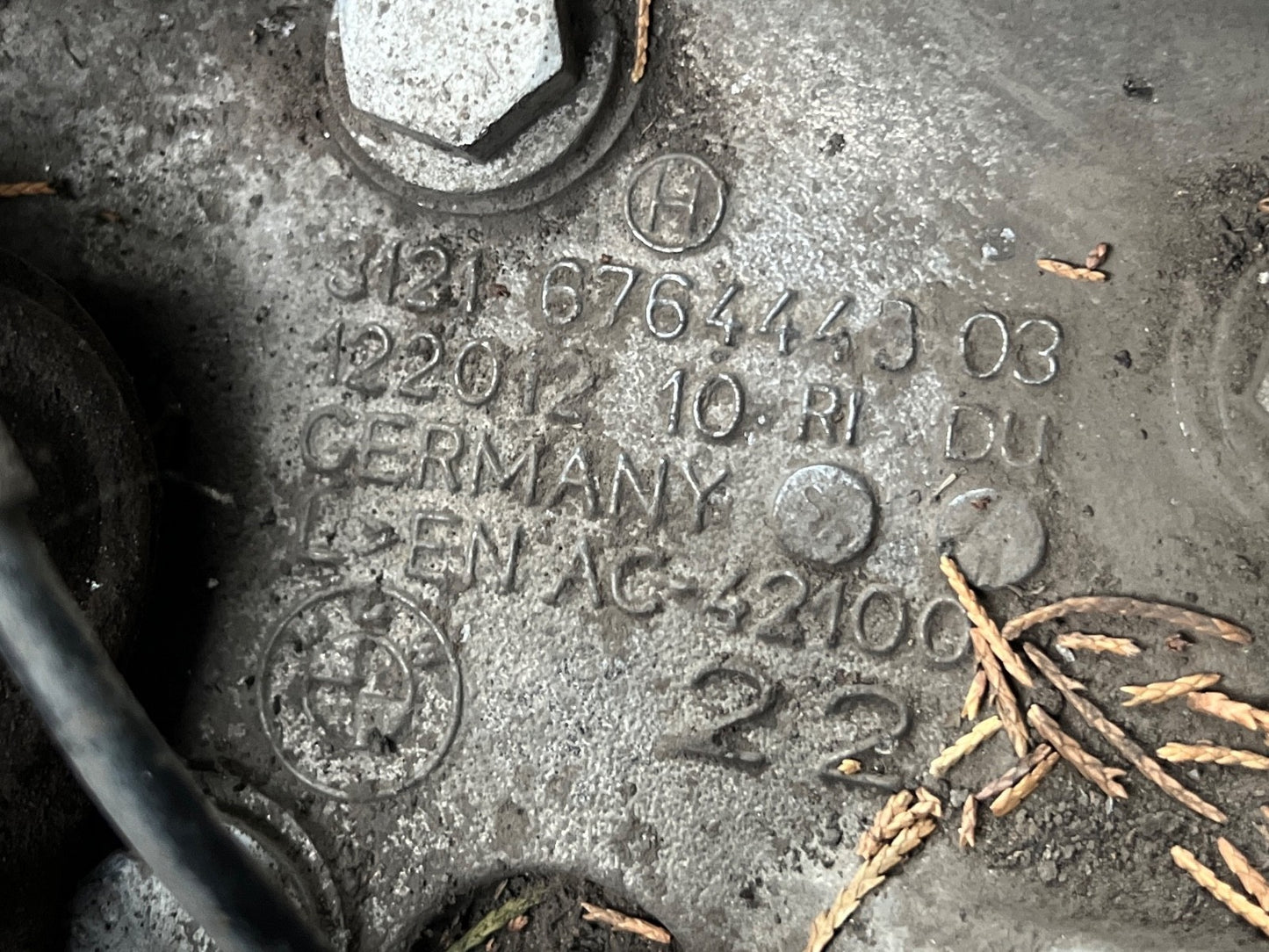 BMW 3 Series E90 E91 E9293 Front Hub COMPLETE Bearing Passenger N/S Left 6764443