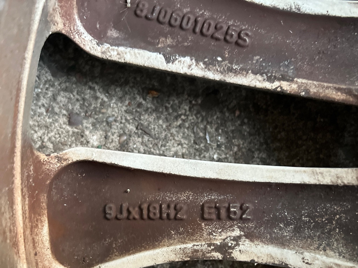 Audi TT 8J 18 Inch Alloy Wheel With Tyre 245 40 R18 97Y 8J0601025S