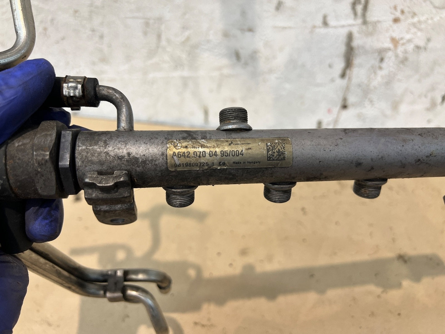 2008-2014 Mercedes-Benz 3.0 Diesel V6 Fuel Rail with Sensor a64207004