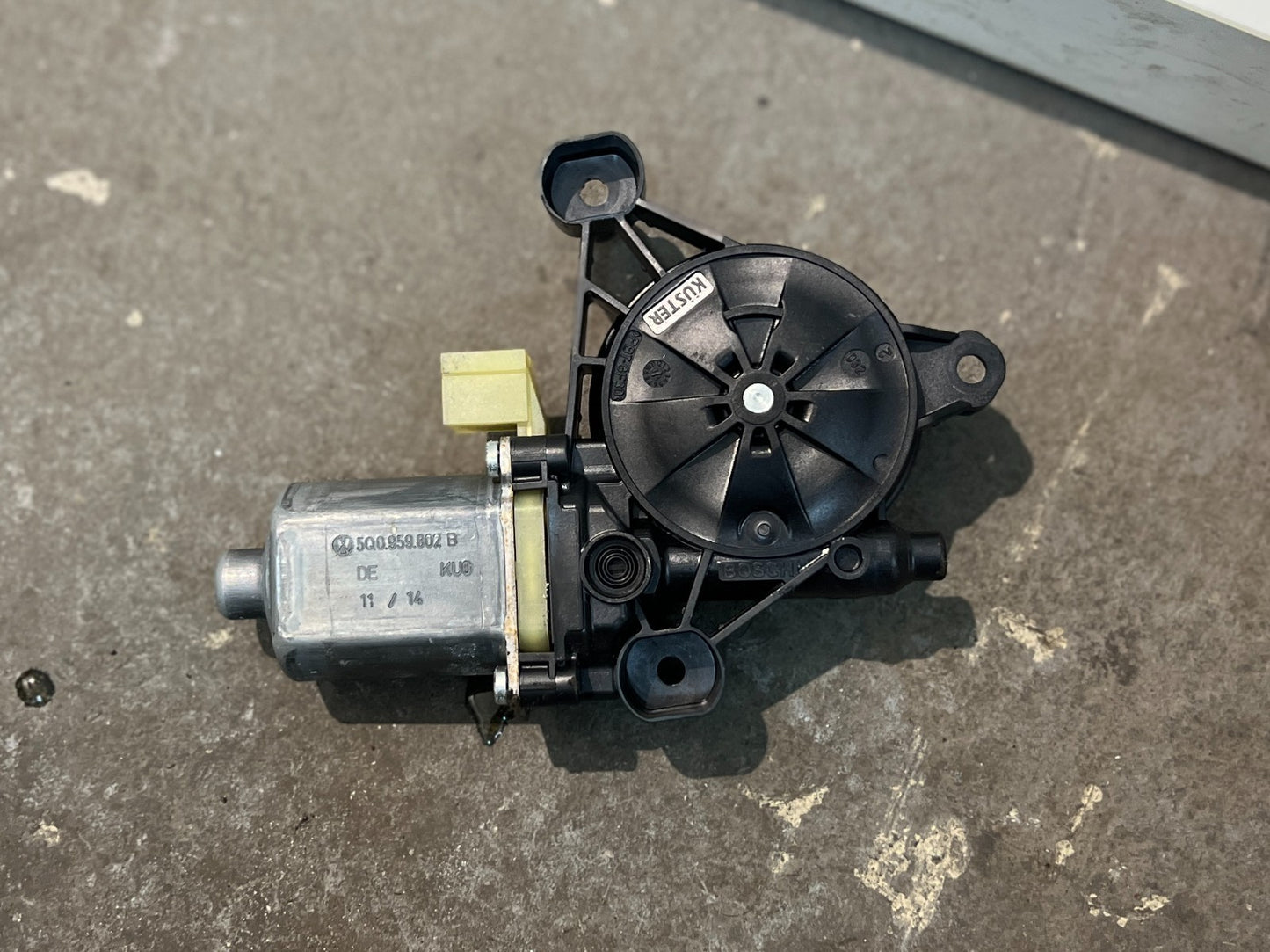 VW AUDI SEAT S Nearside Front Window Lift Motor 5Q0959802B Used - Fits 2013-2020