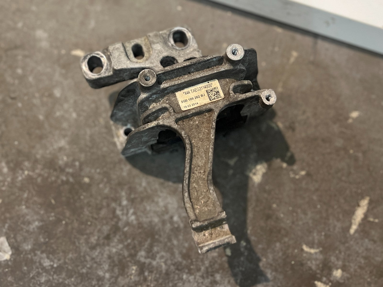 VW AUDI SEAT SKODA Offside Engine Mount 5Q0199262B Used - Fits 2013-2020