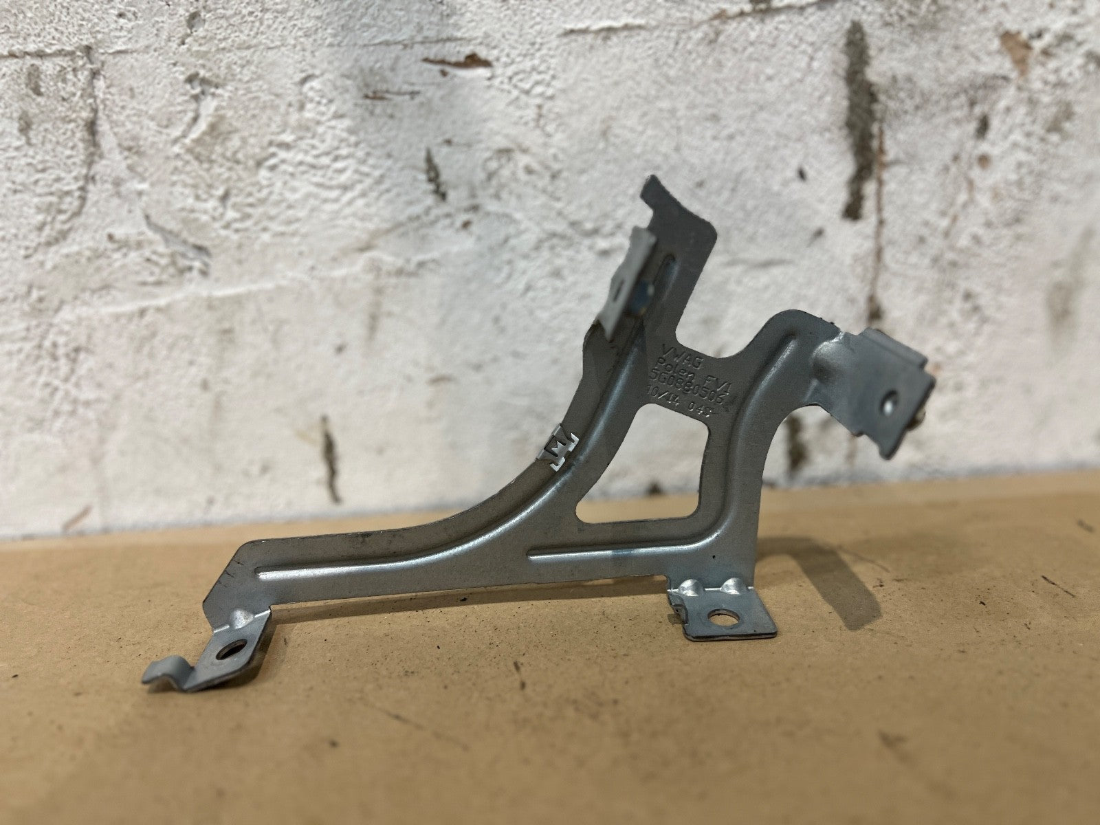 Volkswagen GOLF MK7 2012-2020 RIGHT O/S ABAG RETAINING PLATE HOLDER 5G0880506