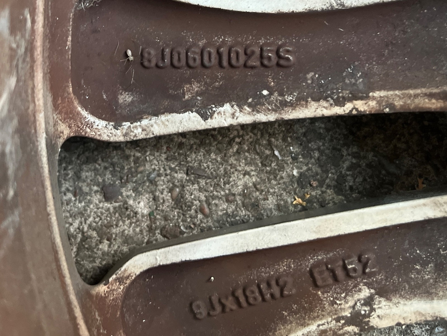 Audi TT 8J 18 Inch Alloy Wheel With Tyre 245 40 R18 97Y 8J0601025S