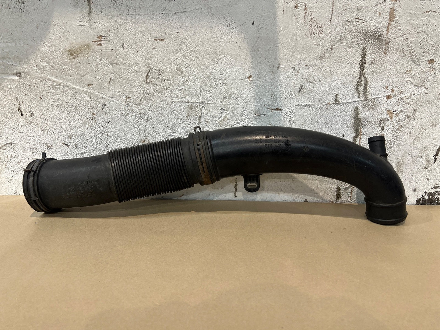 VOLKSWAGEN AUDI SKODA SEAT AIR INTAKE PIPE PETROL DIESEL 06F 129 656 (FITS MANY)