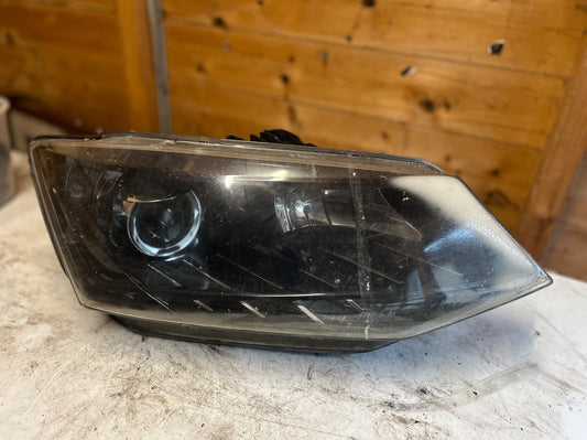 Genuine SKODA FABIA 2016 - Xenon Headlight O/S Right 6V1941016B Damaged Spares
