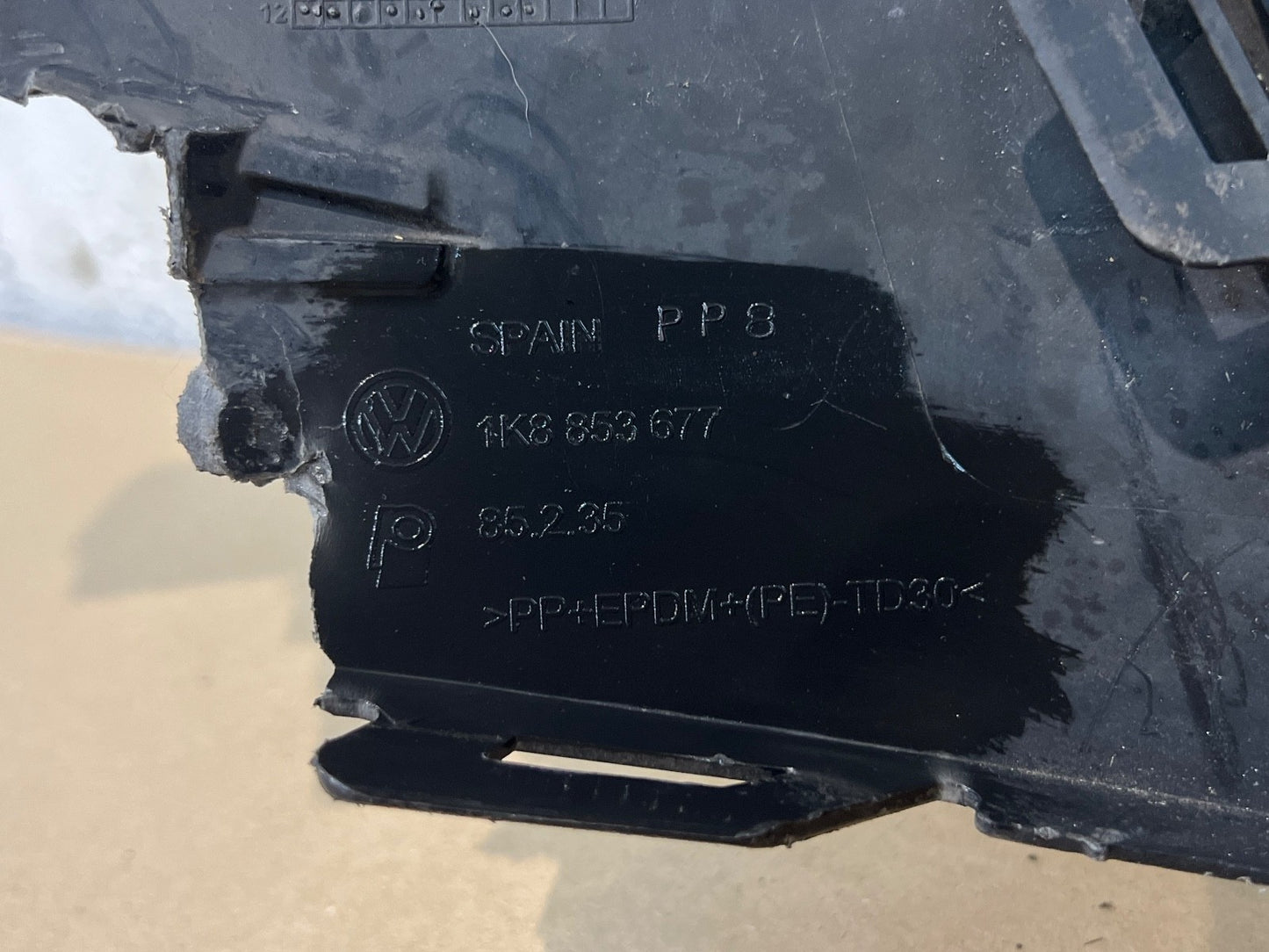 Front Bumper Centre Grille for Volkswagen Scirocco 2008 to 2014 OE 1K88536779B9