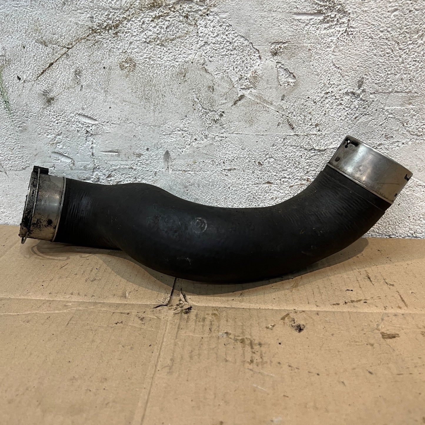 MERCEDES INTERCOOLER HOSE PIPE C300 C350 E300 CDI W204 W212 V6 OM642 2045286582