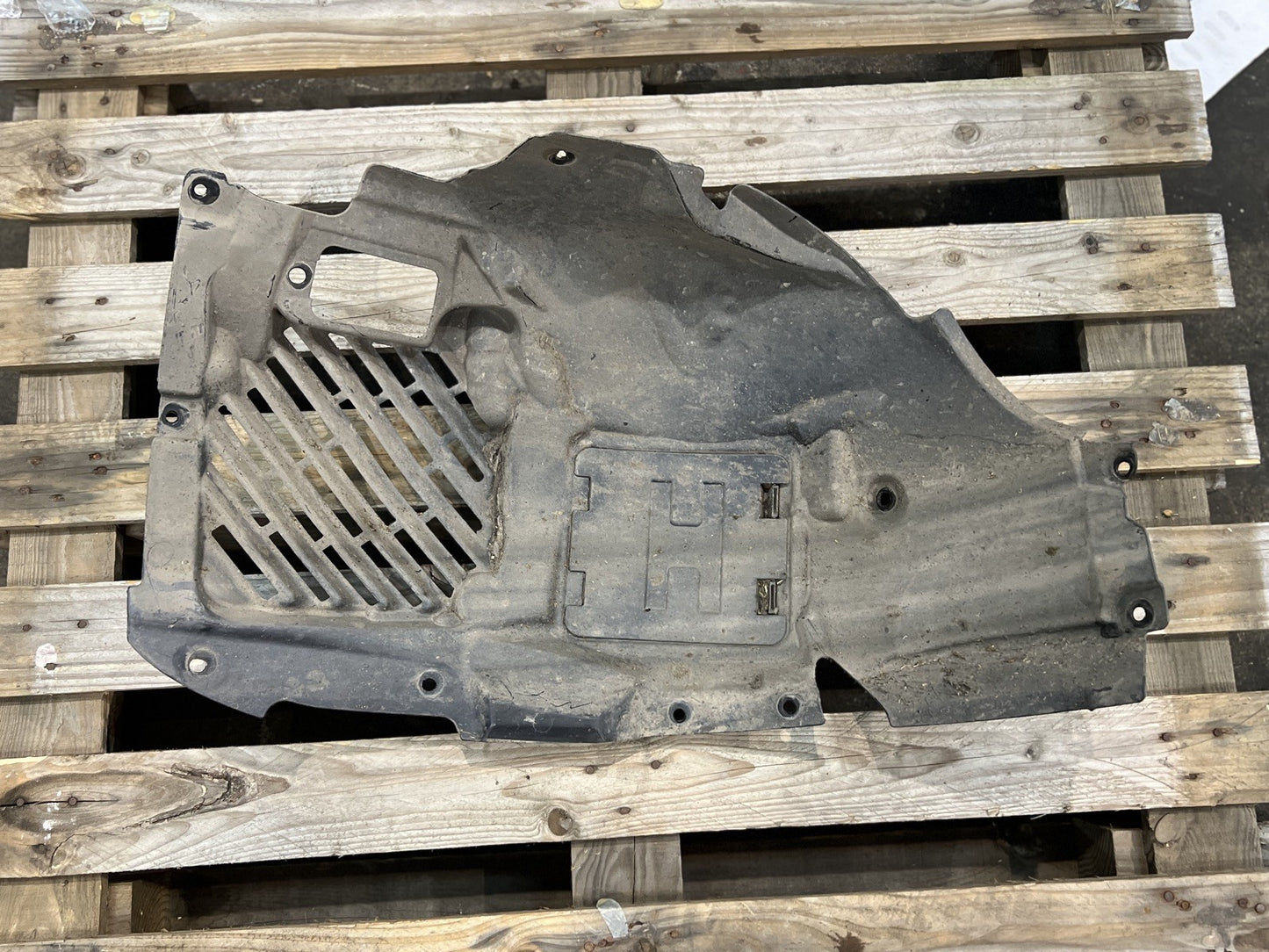 BMW 4 SERIES F32 F33 F36 FRONT WHEEL ARCH LINER COVER DRIVERS RIGHT 7260730 732