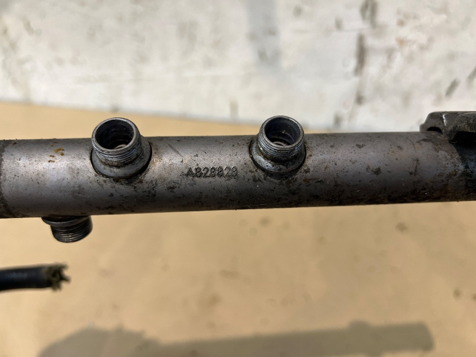 2008-2014 Mercedes-Benz 3.0 Diesel V6 Fuel Rail with Sensor a64207004