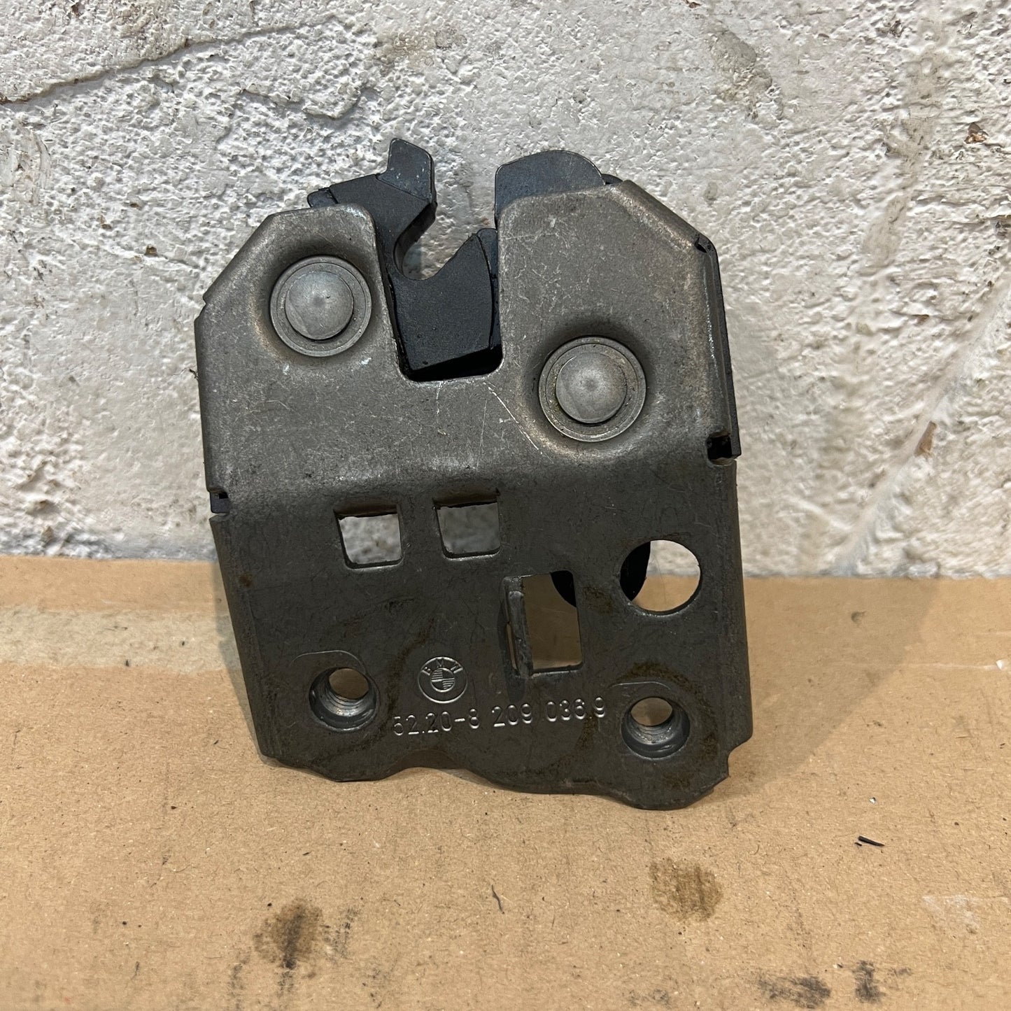 BMW 3 Series E46 Catch Rear Seat Frame Right O/S 8209036