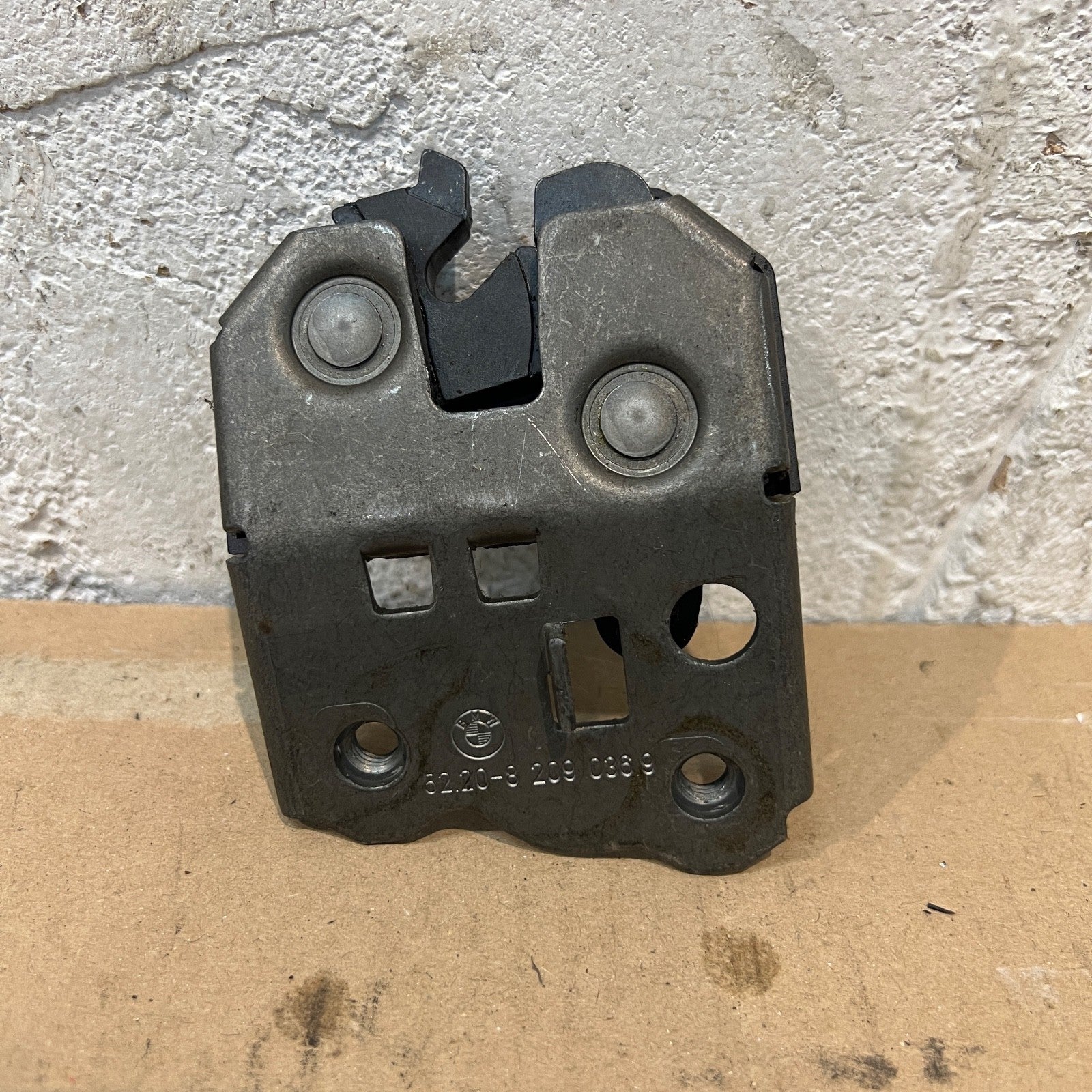 BMW 3 Series E46 Catch Rear Seat Frame Right O/S 8209036