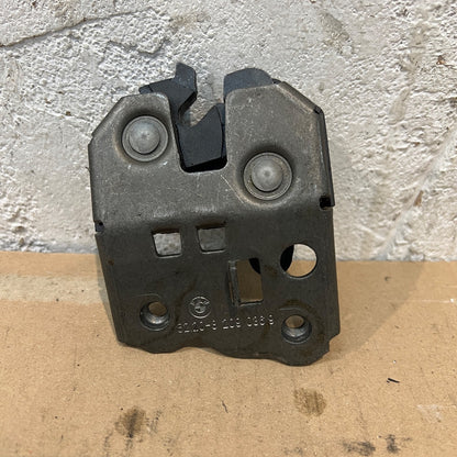 BMW 3 Series E46 Catch Rear Seat Frame Right O/S 8209036