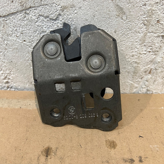 BMW 3 Series E46 Catch Rear Seat Frame Right O/S 8209036