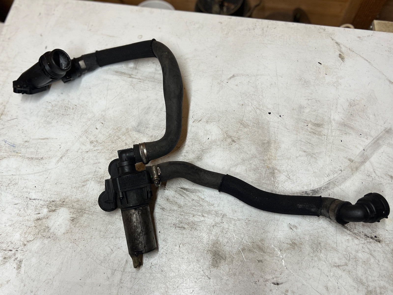 BMW E87 E90 E91 E81 DIESEL WATER PUMP WATER HOSE 6411-8 369806