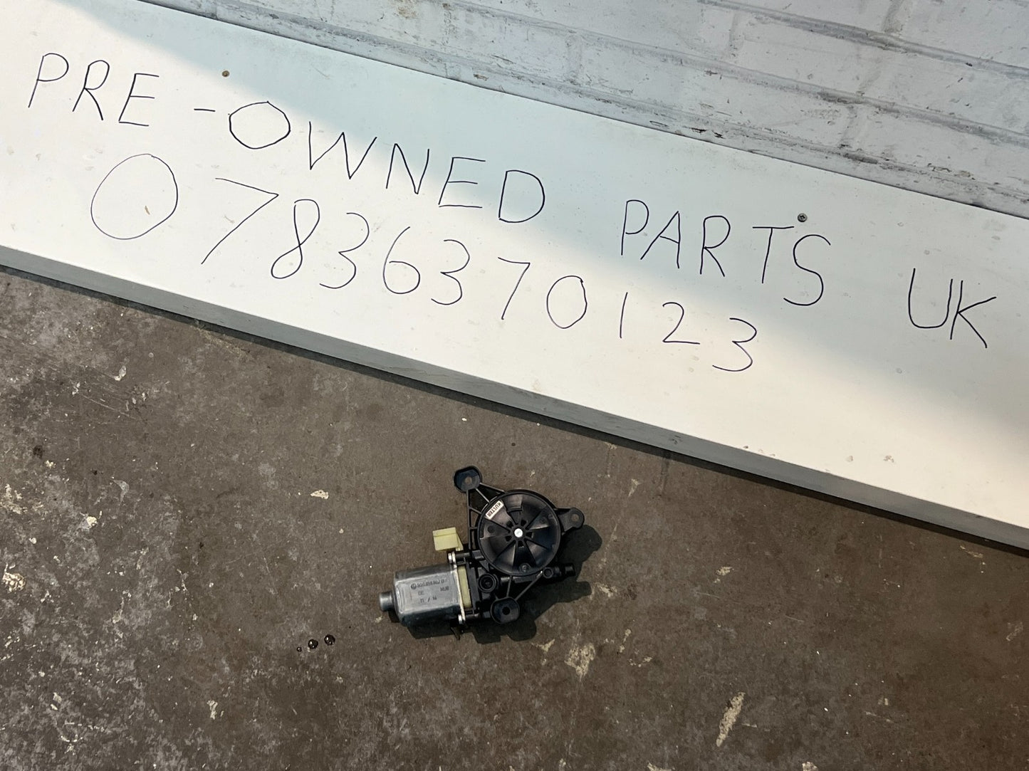 VW AUDI SEAT S Nearside Front Window Lift Motor 5Q0959802B Used - Fits 2013-2020