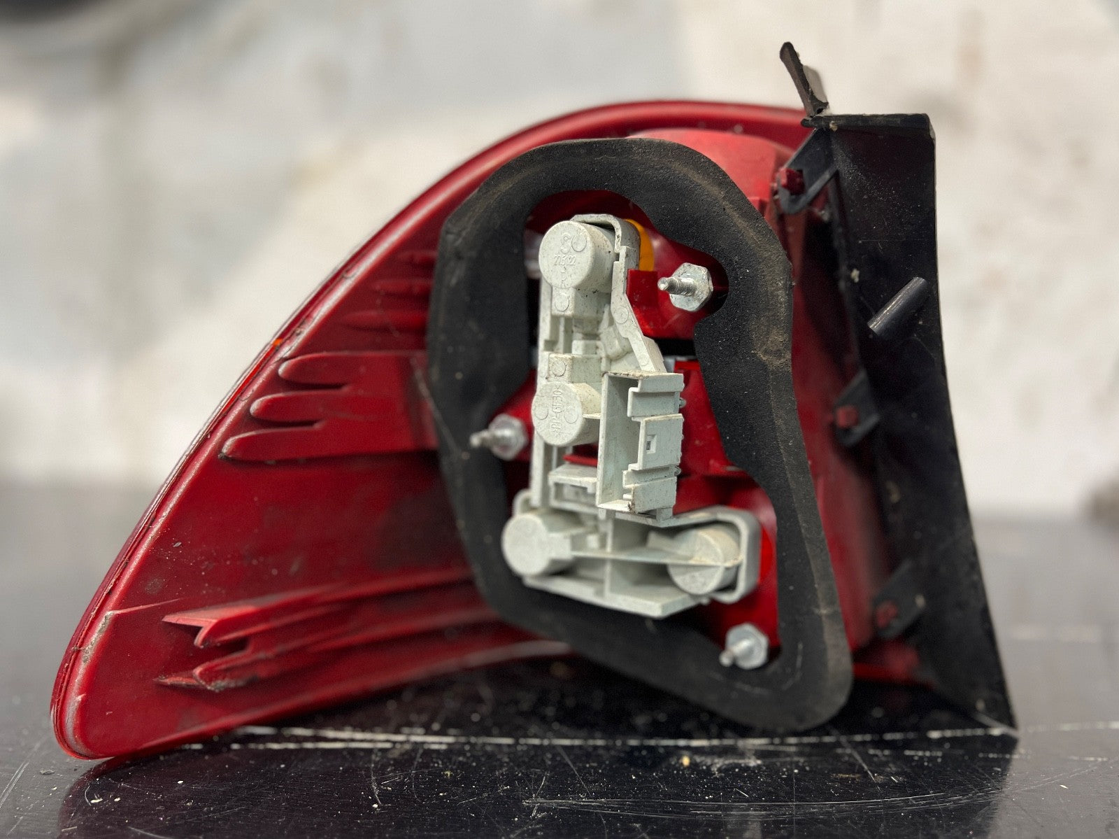 BMW 3 SERIES E91 TOURING 2005-2008 PRE LCI DRIVERS RIGHT REAR TAIL LIGHT 7160062