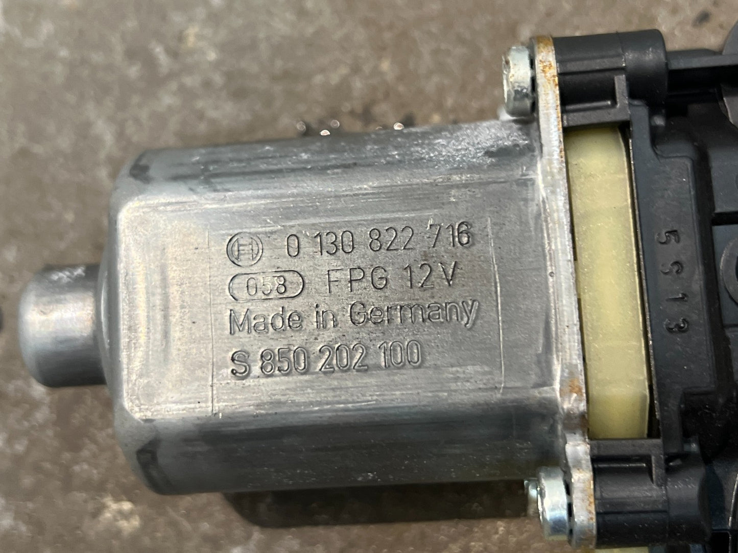 VW AUDI SEAT S Nearside Front Window Lift Motor 5Q0959802B Used - Fits 2013-2020