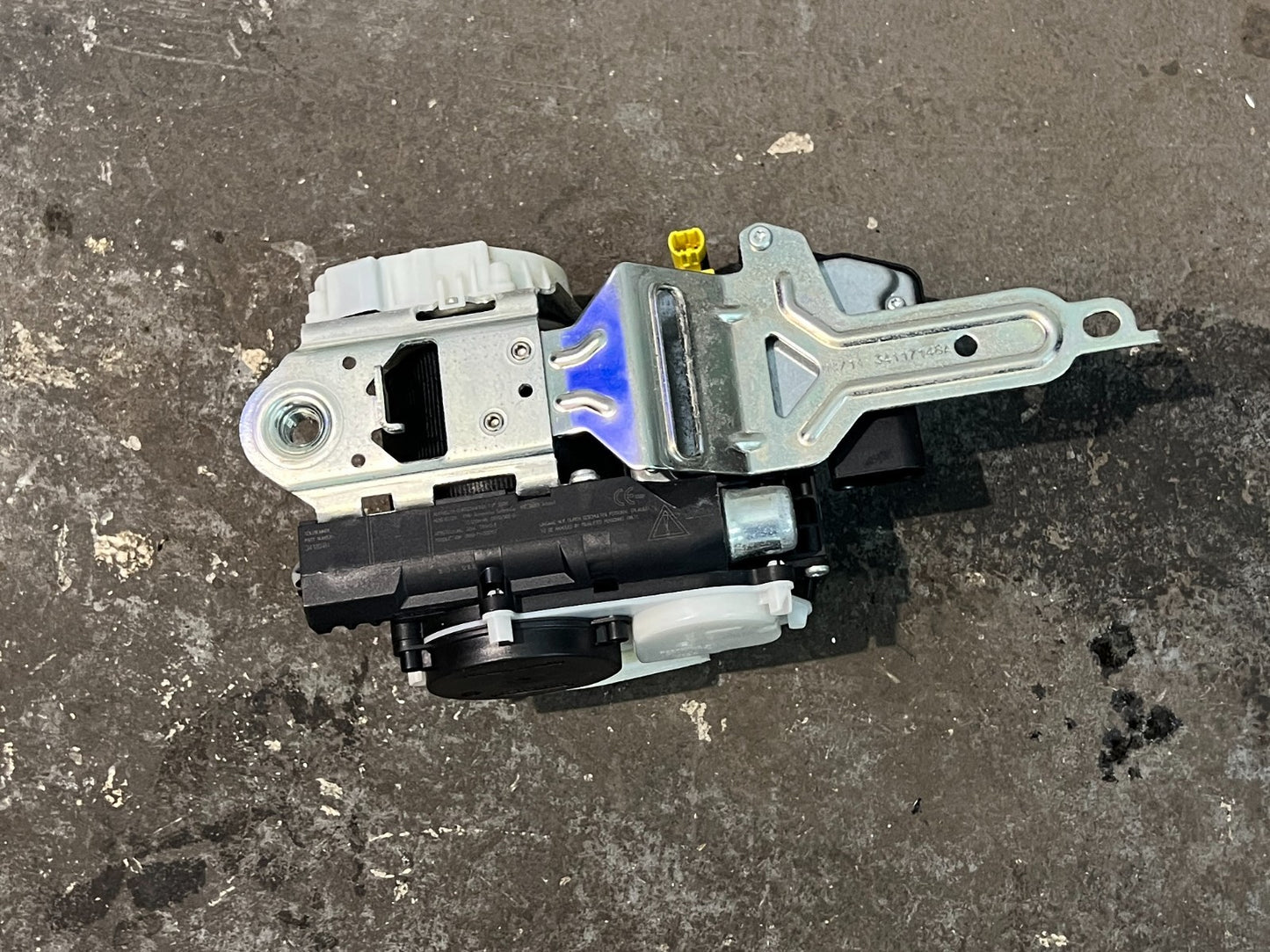 VW Golf MK7 Nearside Front Seatbelt Pretensioner WX0WY10.5 Used - Fits 2013-2020