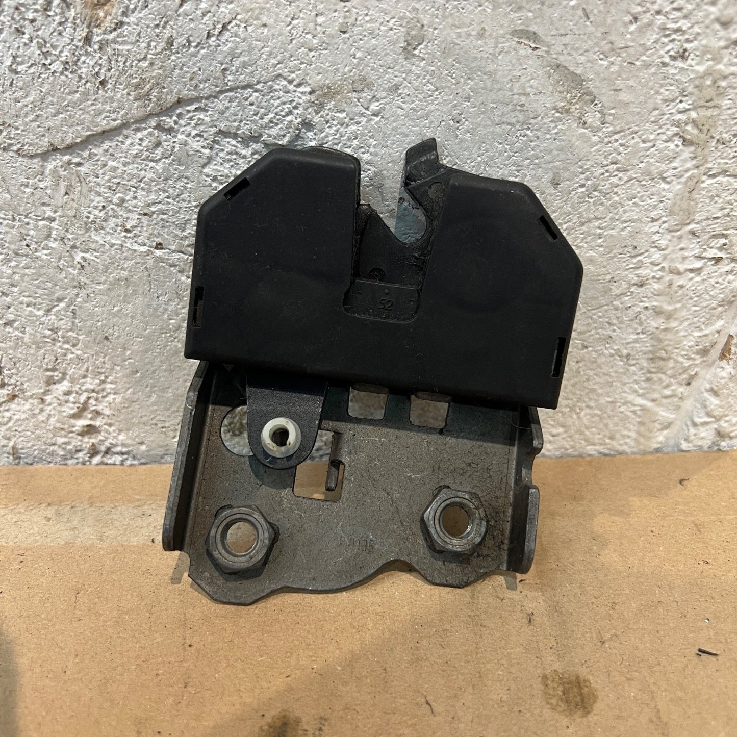 BMW 3 Series E46 Catch Rear Seat Frame Right O/S 8209036