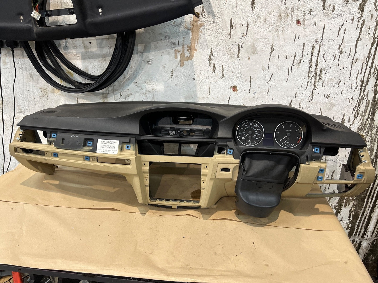 BMW 3 Series E9X LOGIC 7/HARMON KARDON COMPLETE DASHBOARD WITH AIRBAG + SPEAKER