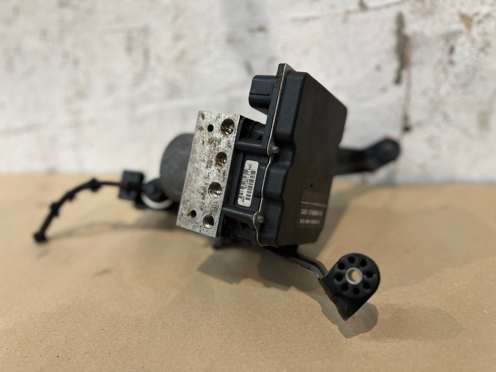 2003-2008 BMW E60 E61 5SERIES ABS PUMP DSC CONTROLLER HYDRO UNIT 6768646 6768648