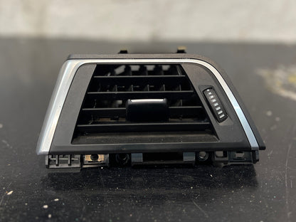 BMW F30 F31 F32 F33 F34 F36 Passenger Side Left Dashboard Air Vent 9346226