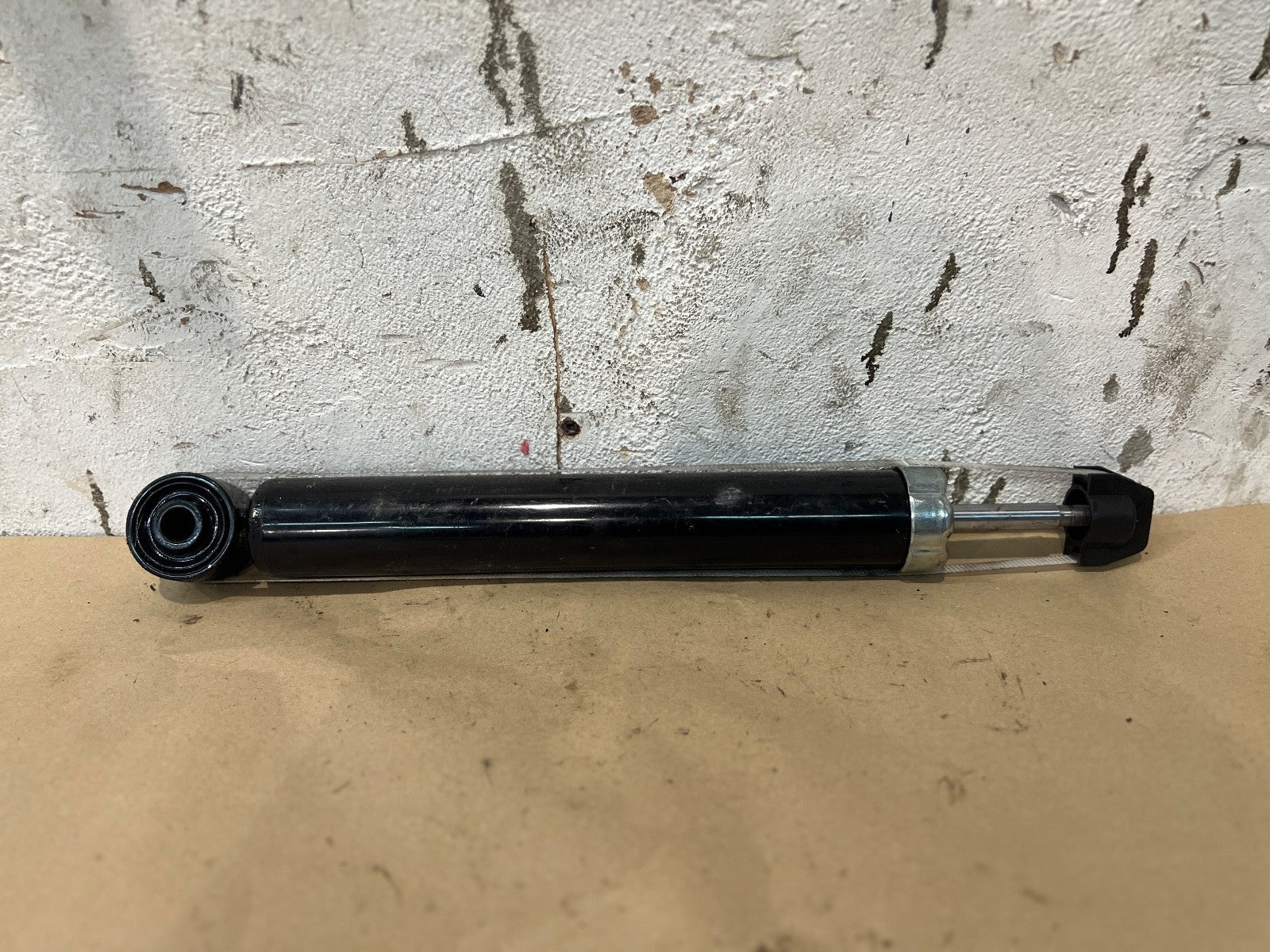 NEW VOLKSWAGEN GOLF MK5 2003-2009 REAR SHOCK ABSORBERS SHOCKS DAMPER