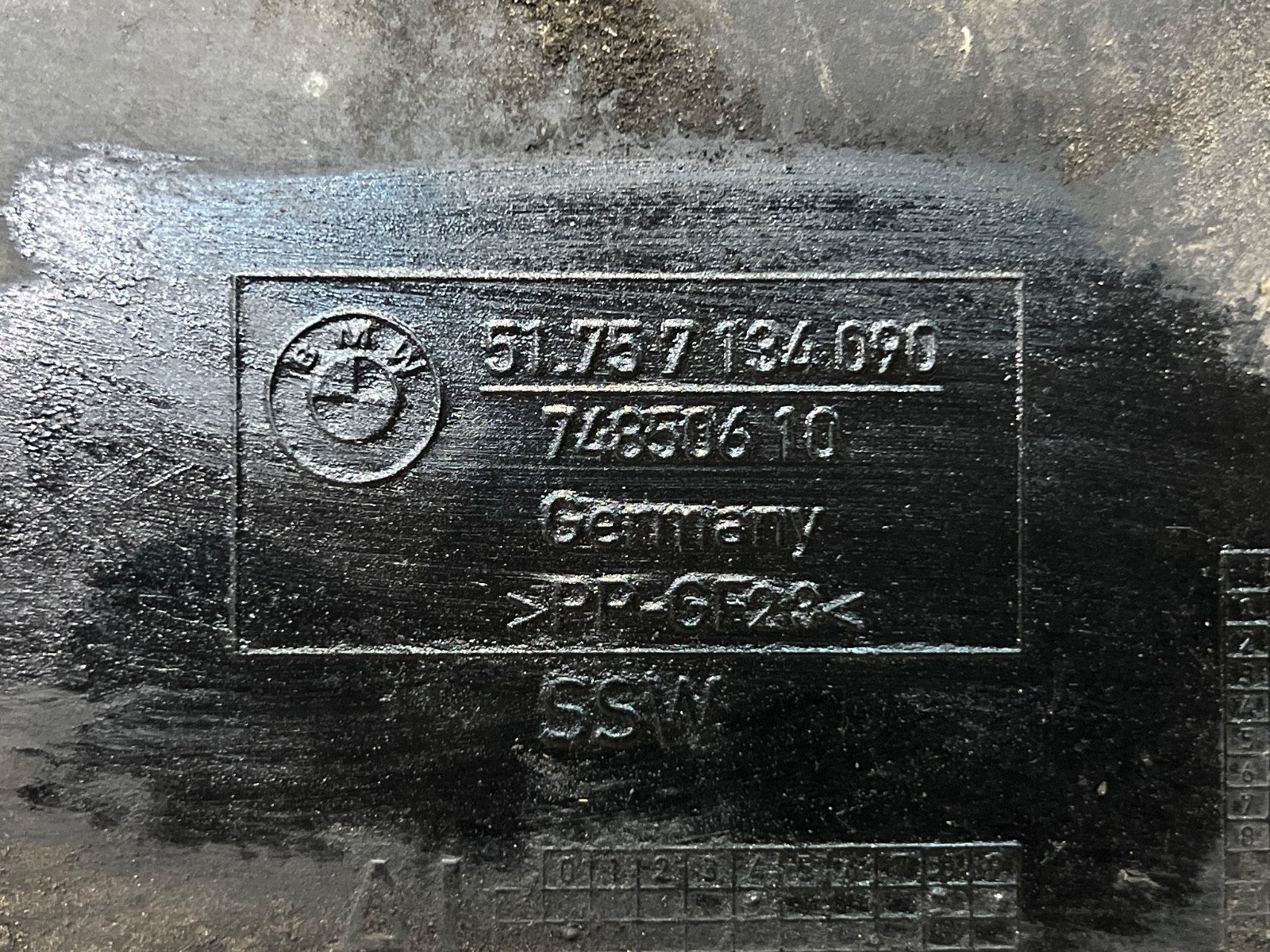 BMW 1 3 series E90 E91 E92 Diesel Gearbox Under Tray Underfloor Panel 7134090