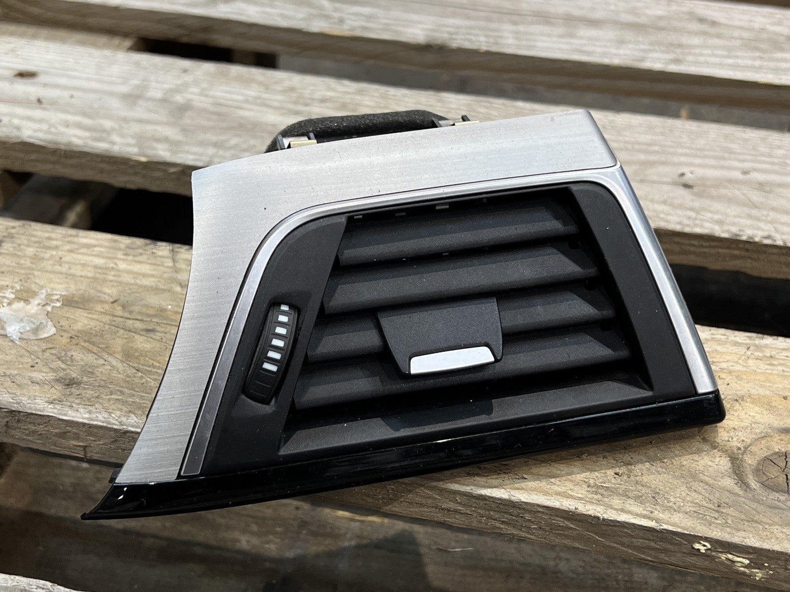 BMW 3 F30 F35 F31 2015 dashboard side air vent grill trim 9231995 LIQ16716