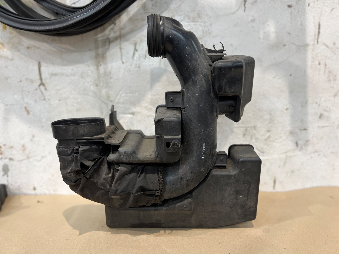 2012-2015 HYUNDAI I30 II 1.6 CRDi Intake Damper Air Resonator 28220-A5800