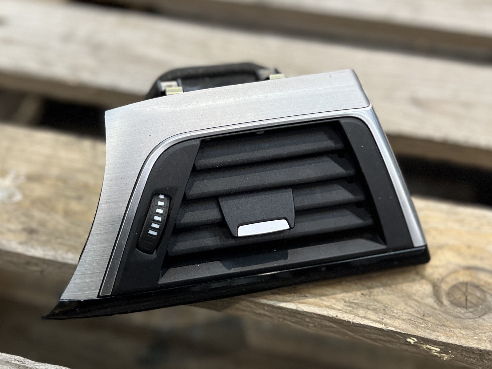 BMW 3 F30 F35 F31 2015 dashboard side air vent grill trim 9231995 LIQ16716