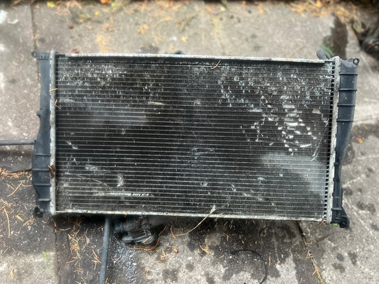 BMW 325d 330d E90 E91 E92 E93 Water Cooling Radiator Genuine 7797451 4134328