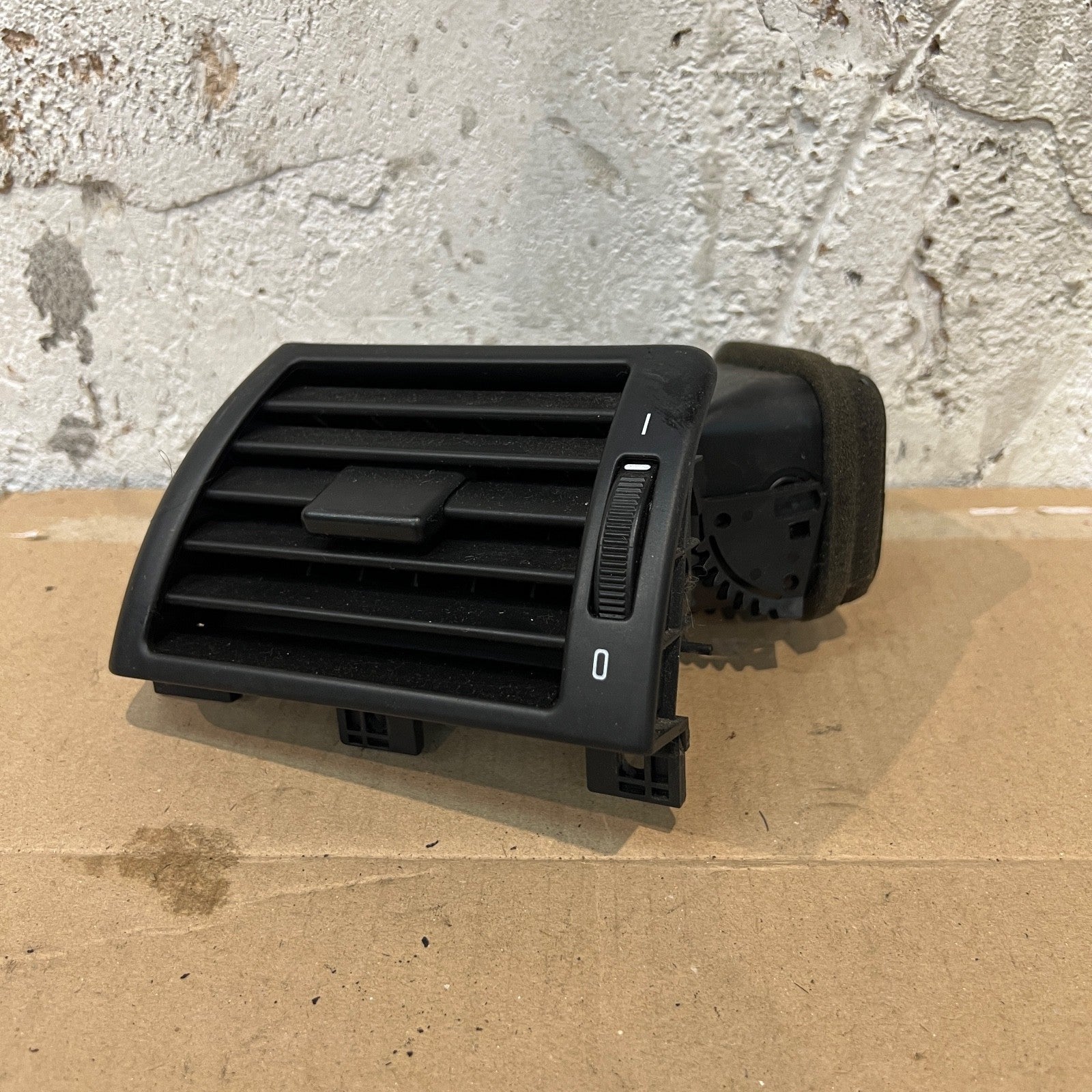 BMW 3 SERIES E46 AIR VENT LEFT NEARSIDE PASSENGER 836189