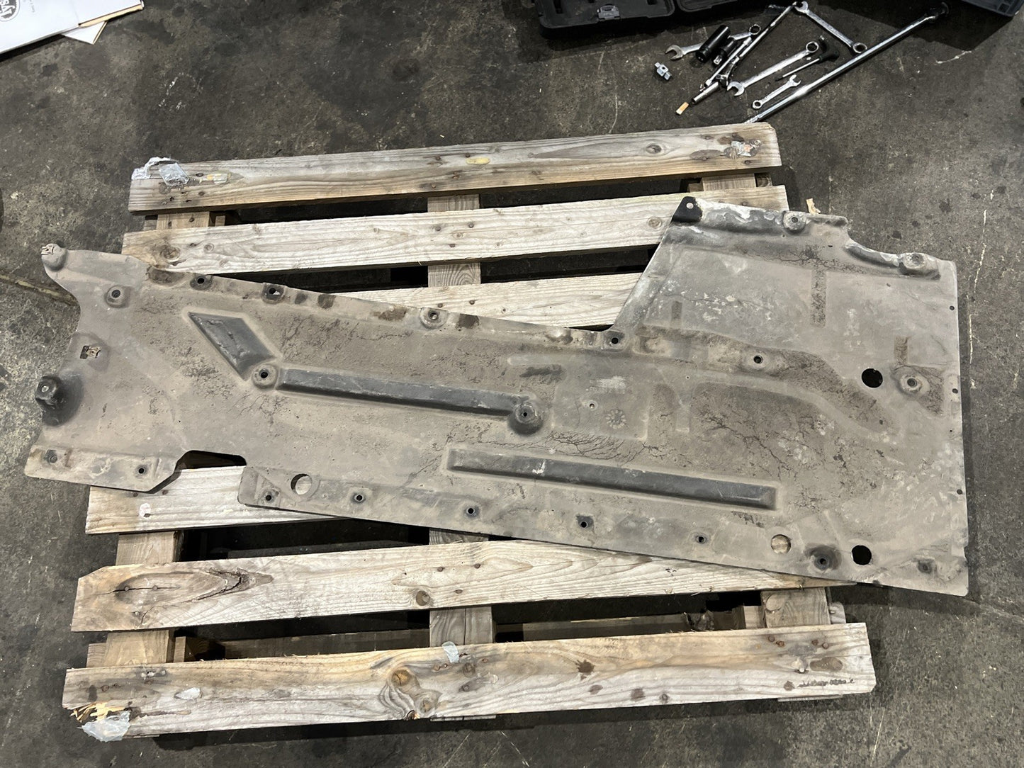 BMW 4 SERIES UNDERBODY PANEL LEFT PASSENGER SIDE 7241833 F20 F21 F22 F30 F36 F32