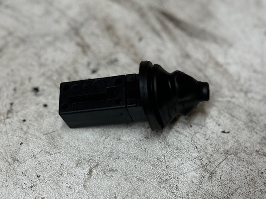 BMW E60 E90 E91 F10 Fuel Flap Cover Buffer Stopper Ejector 8228939