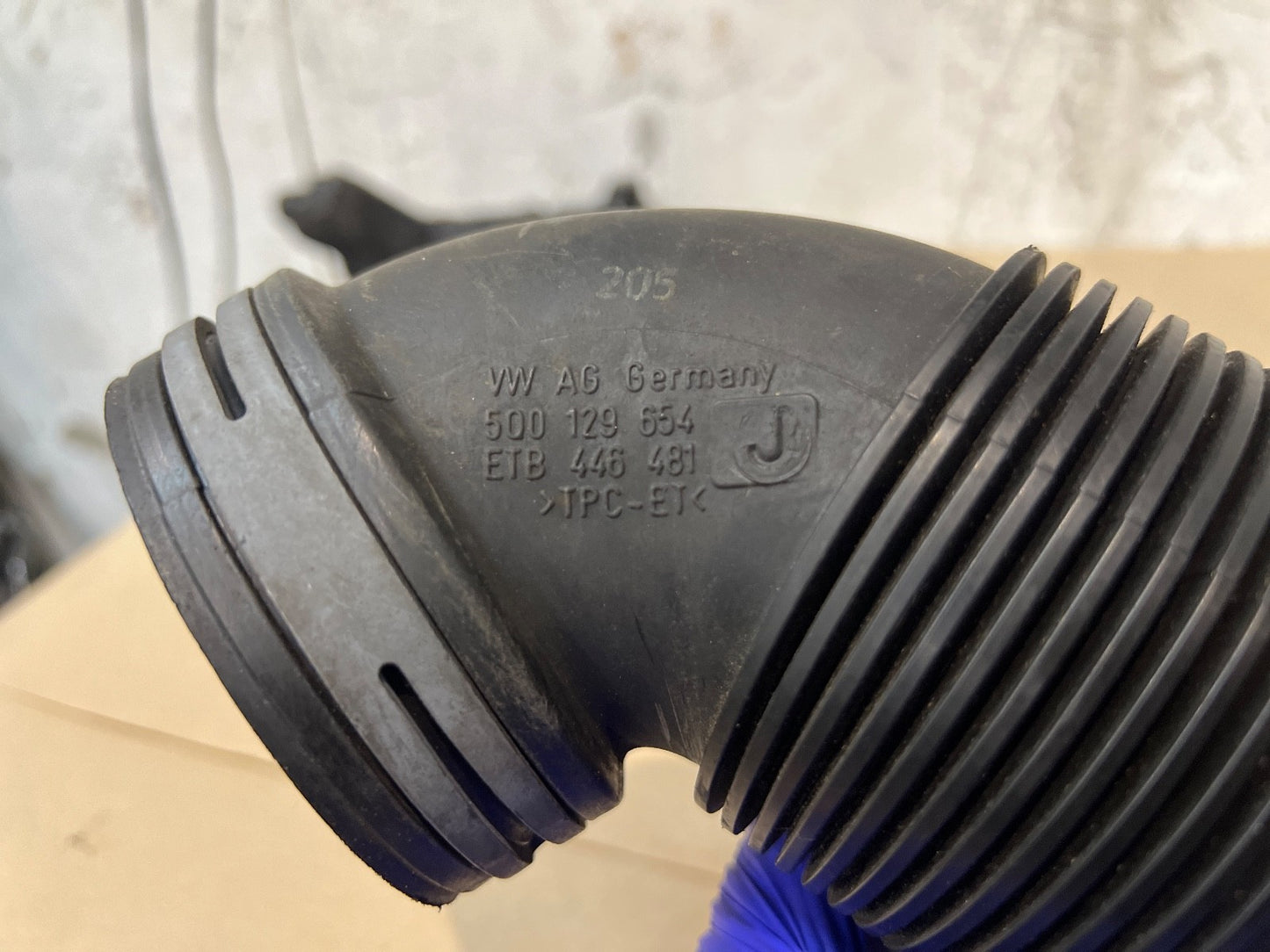 Audi Volkswagen Seat Skoda Air Intake Pipe Hose 500129654