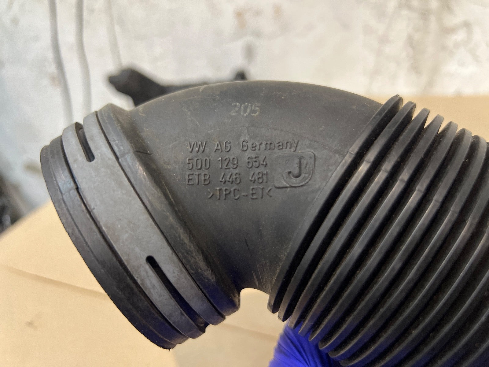 Audi Volkswagen Seat Skoda Air Intake Pipe Hose 500129654