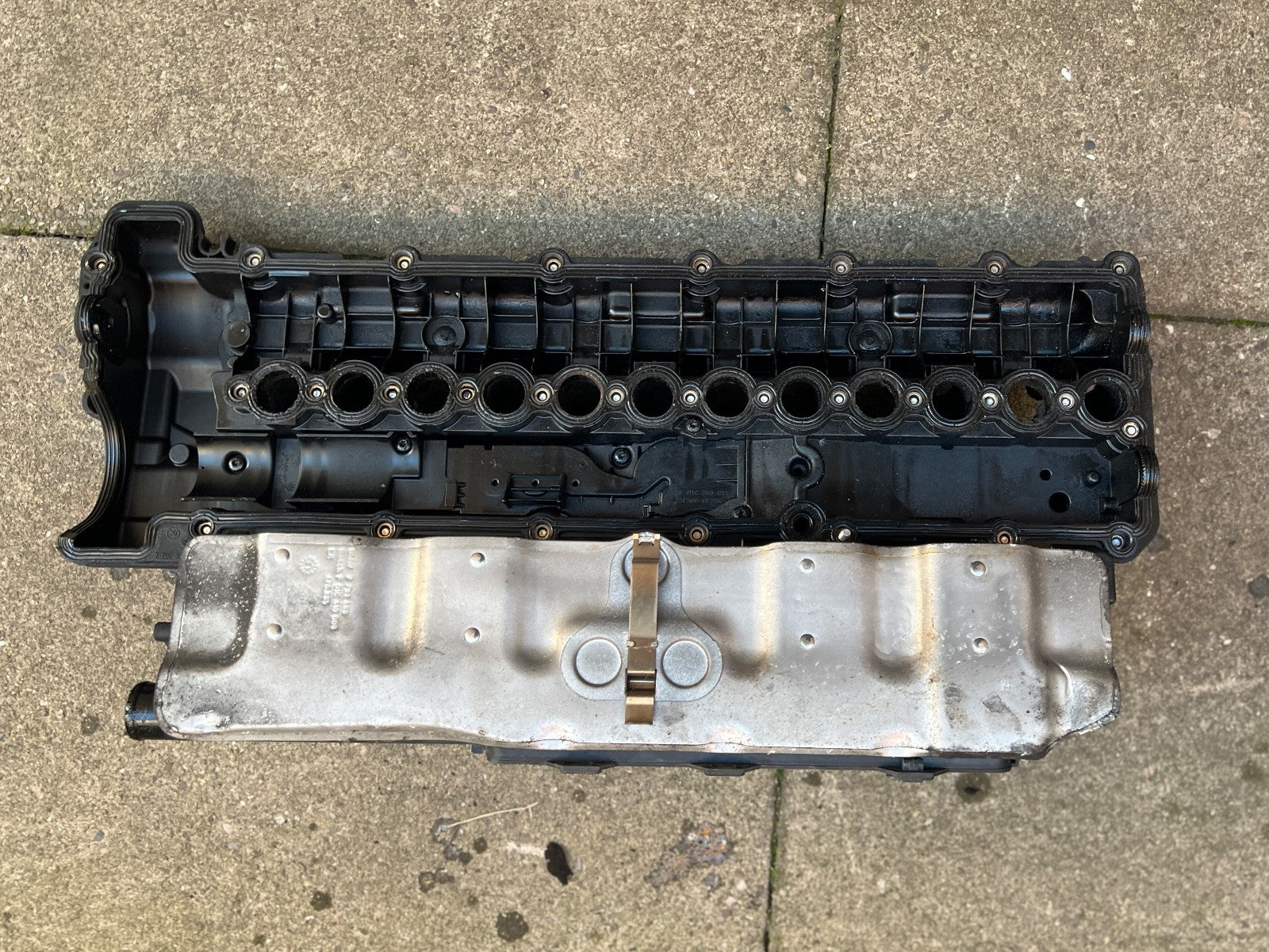 BMW E46 E60 E61 E83 E53 E90 330d 530d X3 X5 3.0d ROCKER COVER 7789395