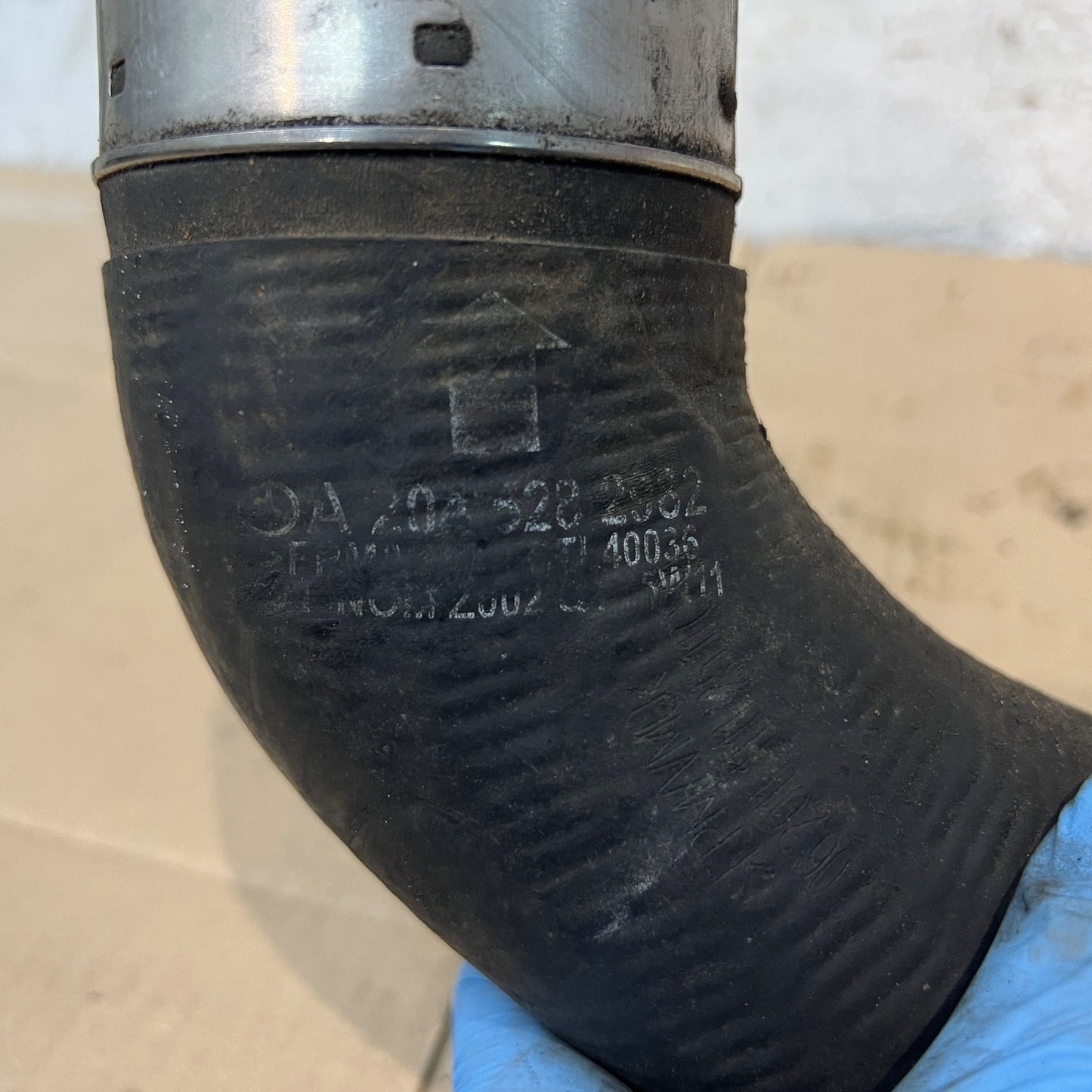 MERCEDES INTERCOOLER HOSE PIPE C300 C350 E300 CDI W204 W212 V6 OM642 2045286582