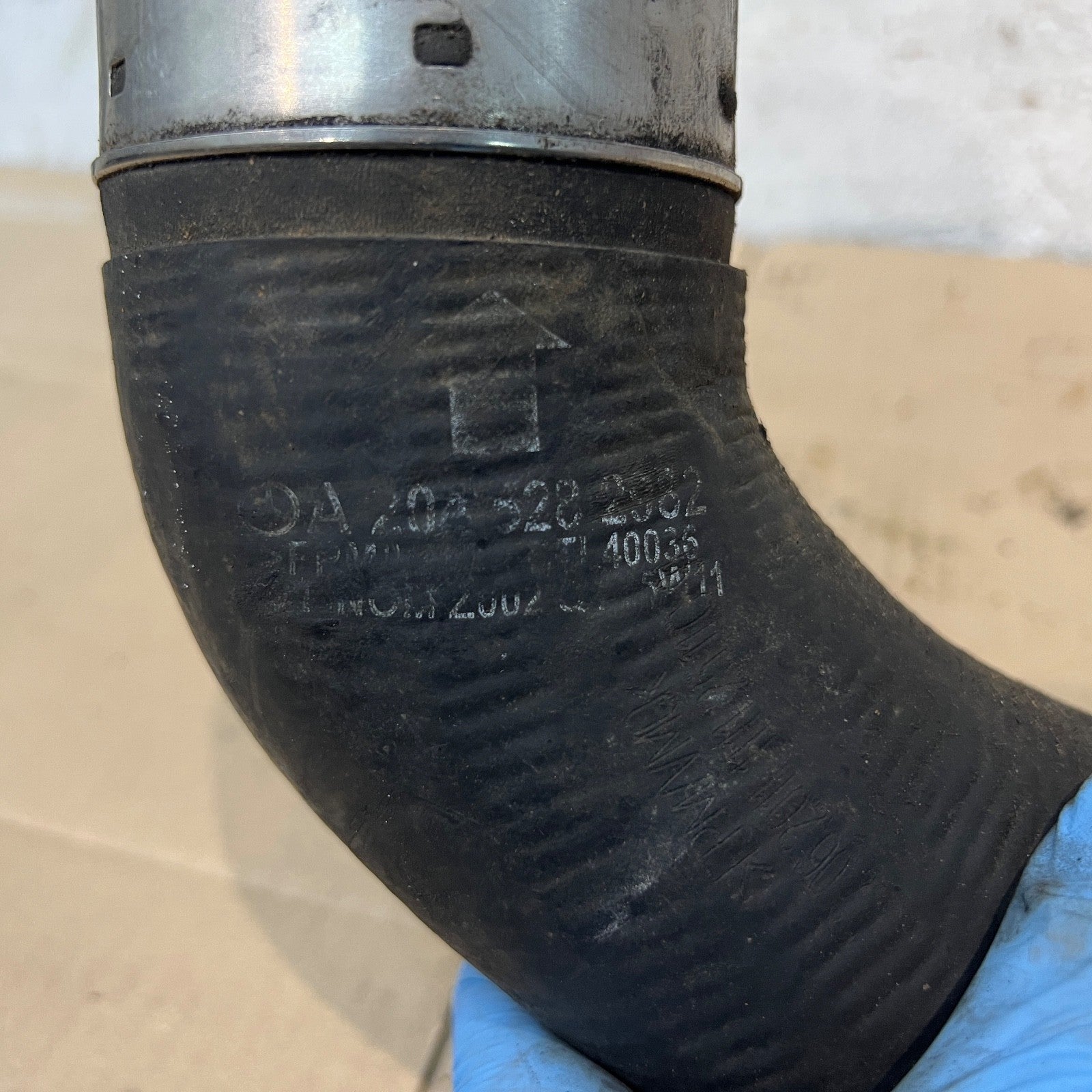 MERCEDES INTERCOOLER HOSE PIPE C300 C350 E300 CDI W204 W212 V6 OM642 2045286582