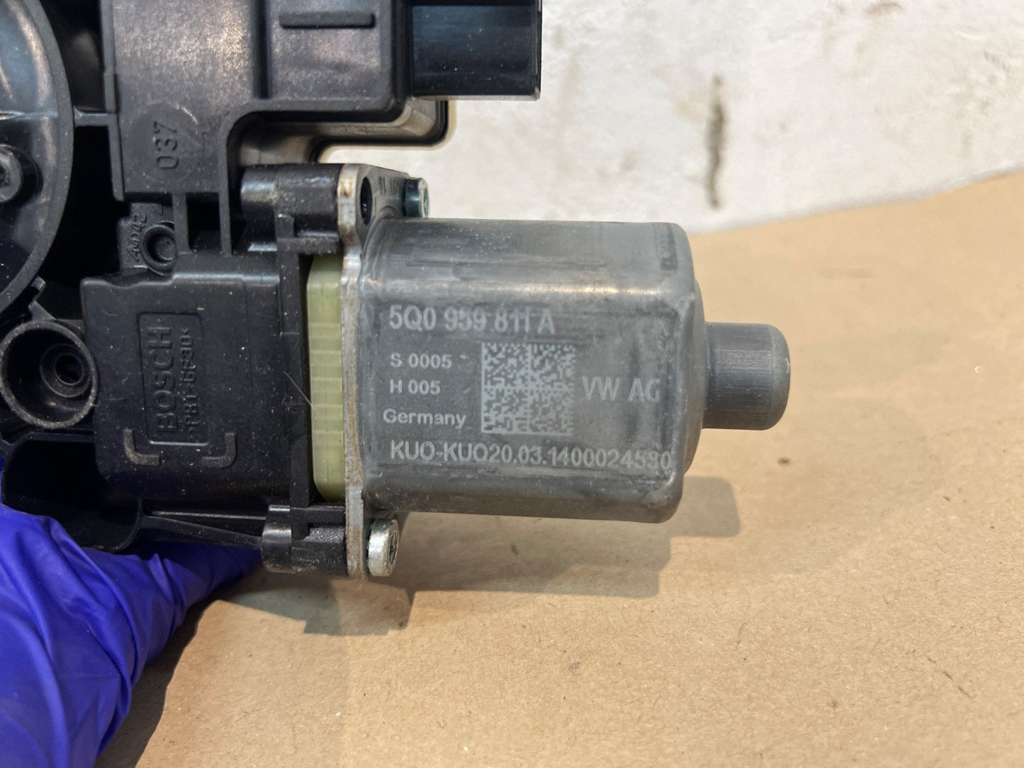 13-19 Genuine Volkswagen Audi Seat Skoda  PASSENGER REAR WINDOW MOTOR 5Q0959801B