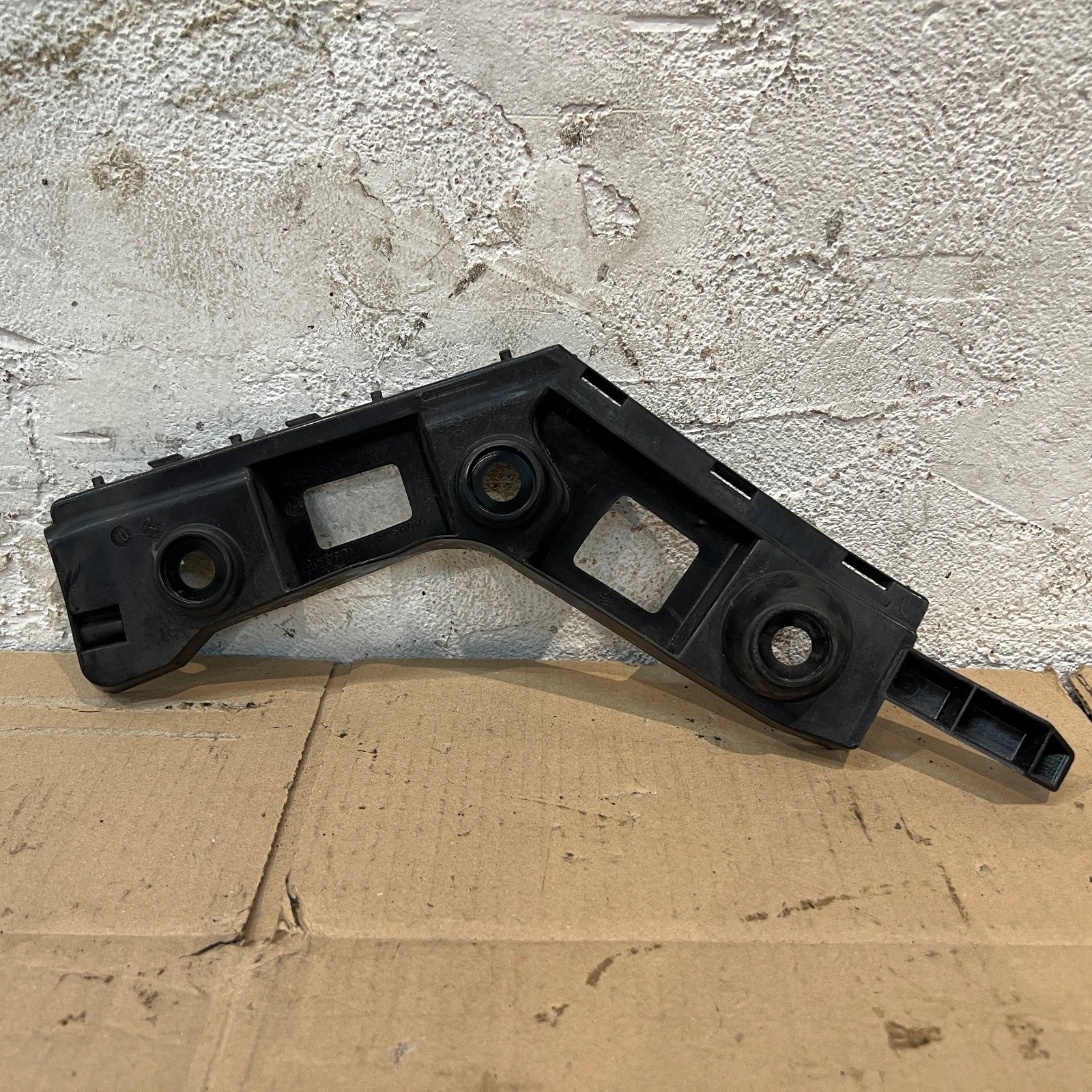 VOLKSWAGEN GOLF MK7 HATCHBACK REAR BUMPER BRACKET RIGHT DRIVER SIDE 5G6807394B