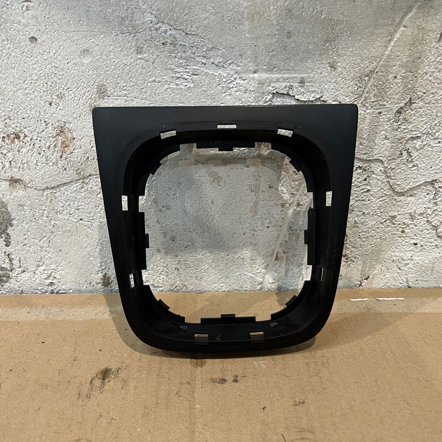 VOLKSWAGEN Gear Knob And Gaiter Surround 5K0711113G