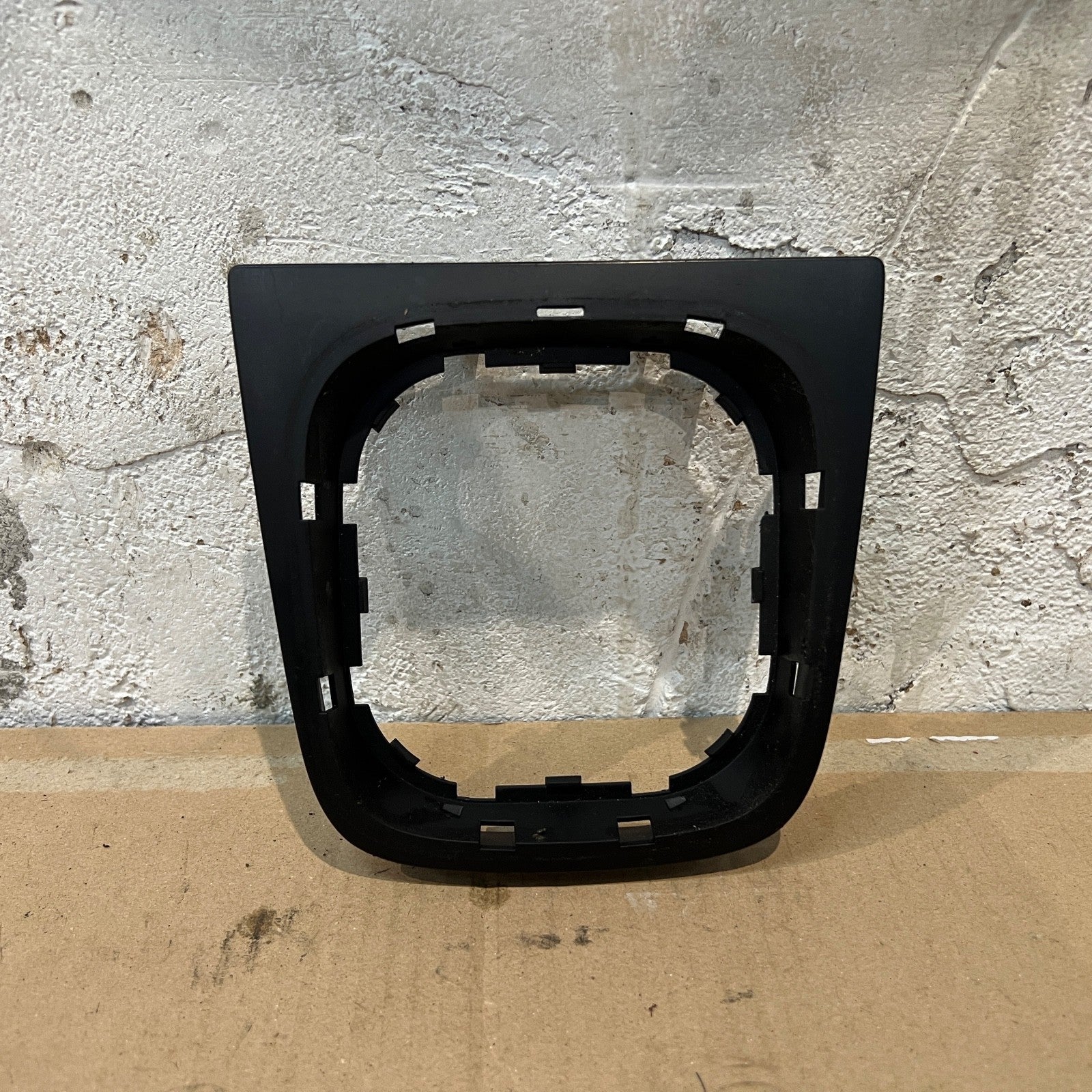 VOLKSWAGEN Gear Knob And Gaiter Surround 5K0711113G