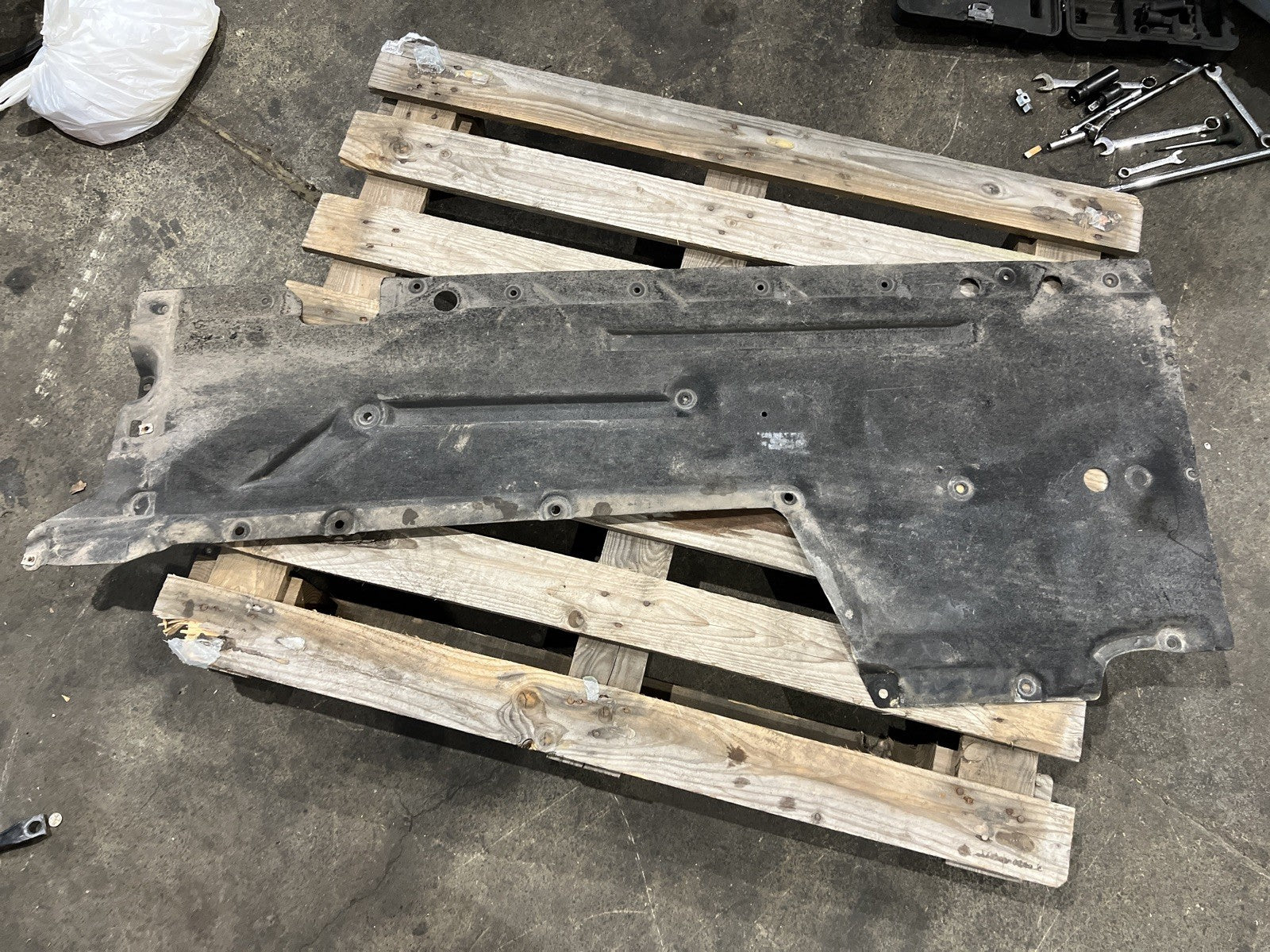 BMW 4 SERIES UNDERBODY PANEL LEFT PASSENGER SIDE 7241833 F20 F21 F22 F30 F36 F32