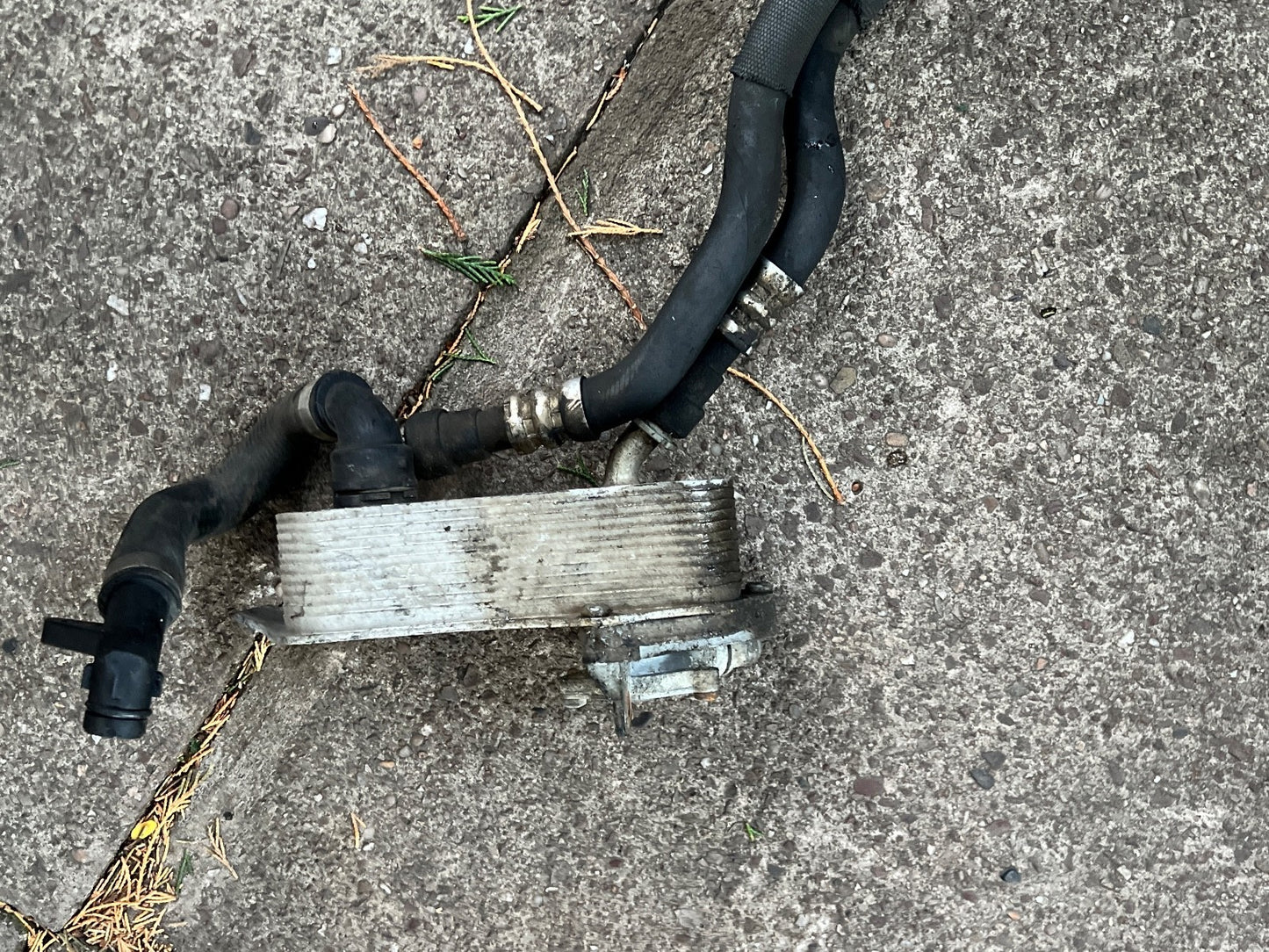 BMW E90 E91 E92 E93 330d 335d Oil Cooler with Lines Automatic Gearbox 7529499